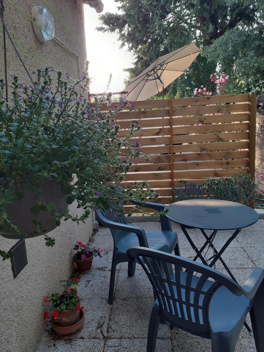 Location saisonnière avec piscine et terrasse au pied du luberon view 3