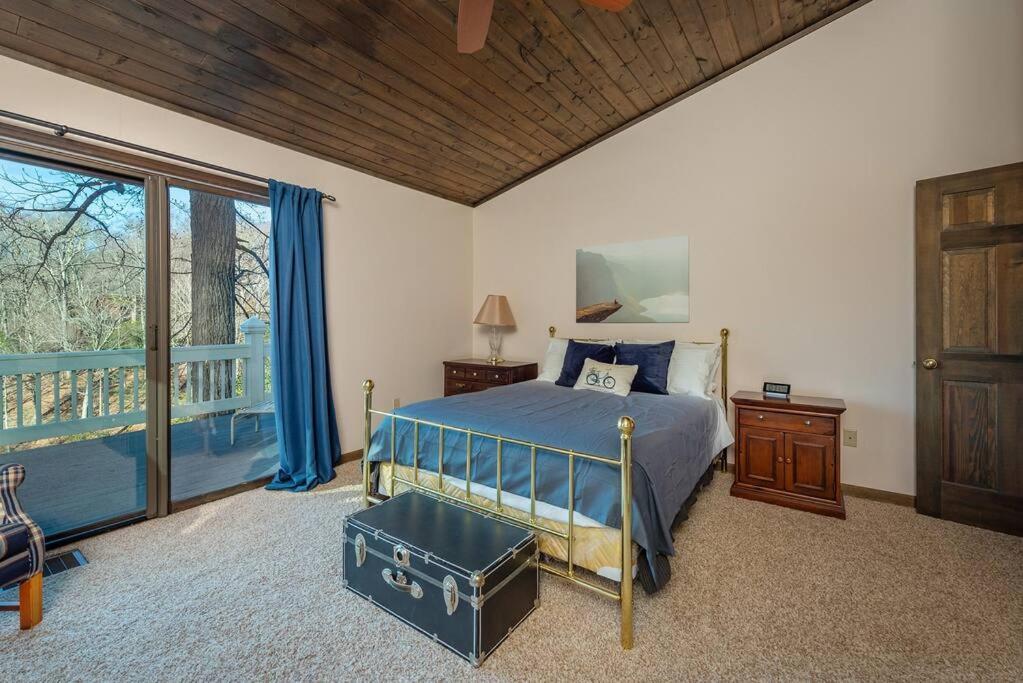 THE WOLF: Asheville, Mountains, Golf, Hiking & MORE view 5