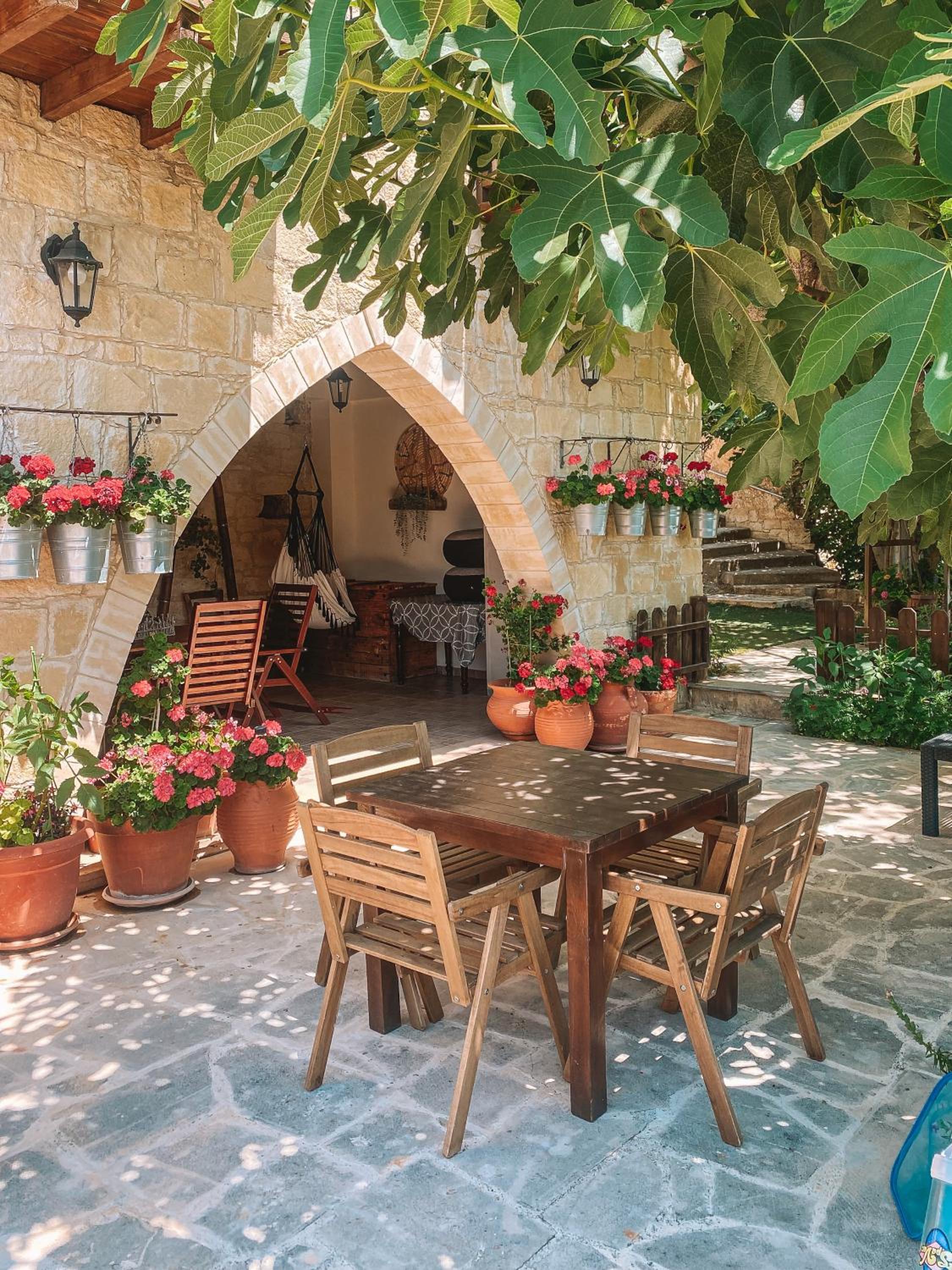 Magdalous House