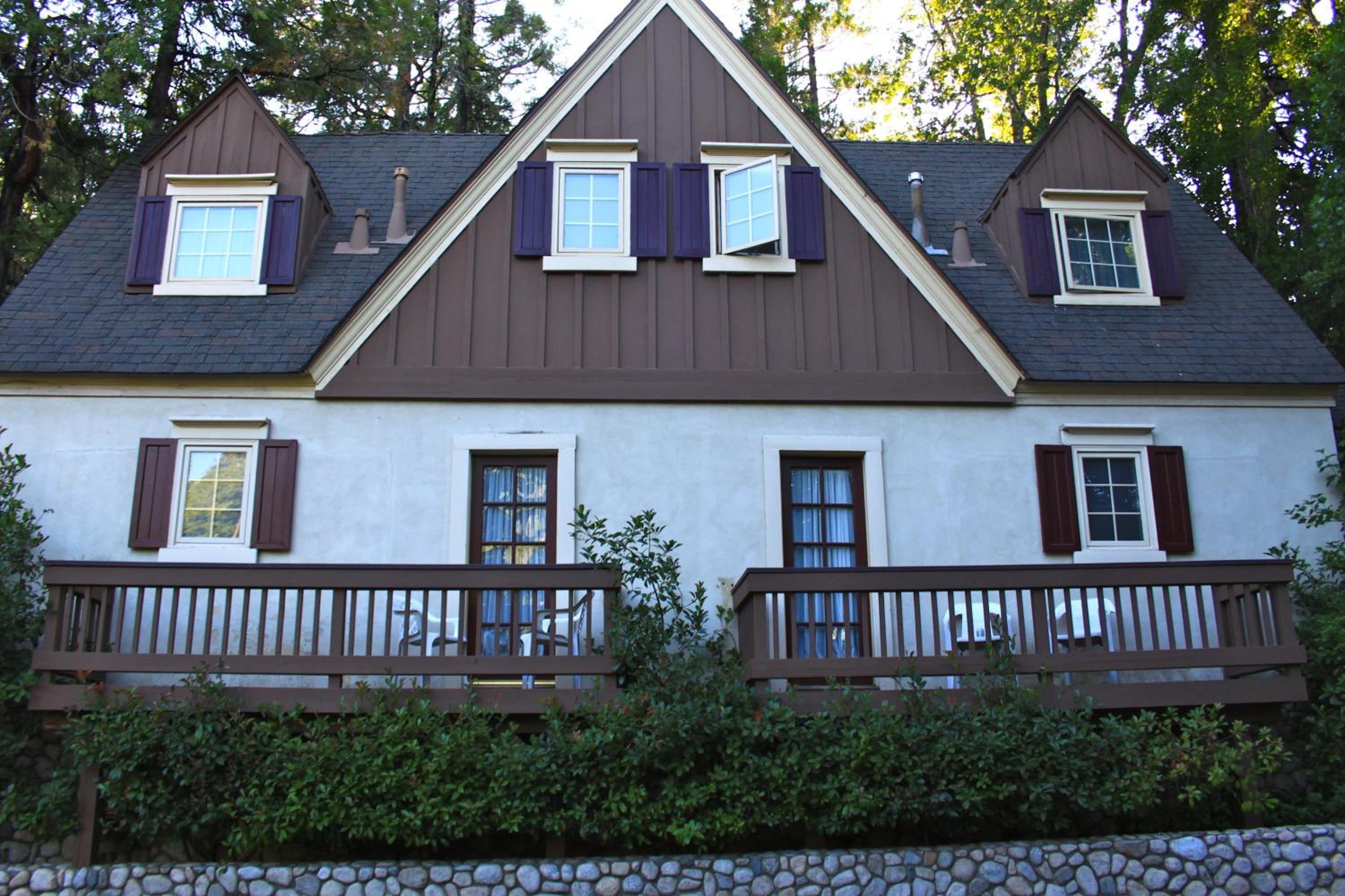 Saddleback Inn at Lake Arrowhead