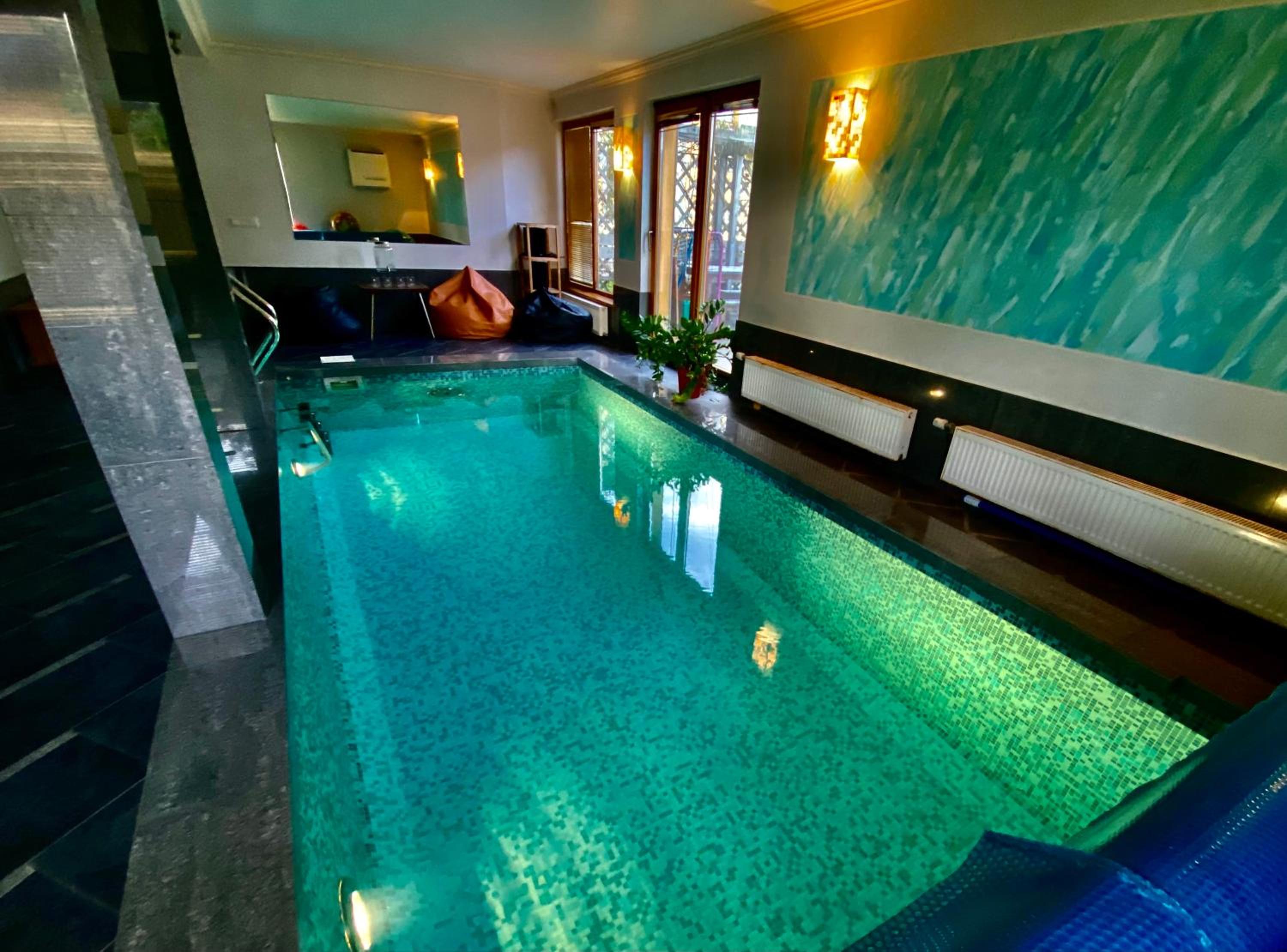 Spacious house with indoor pool & sauna.