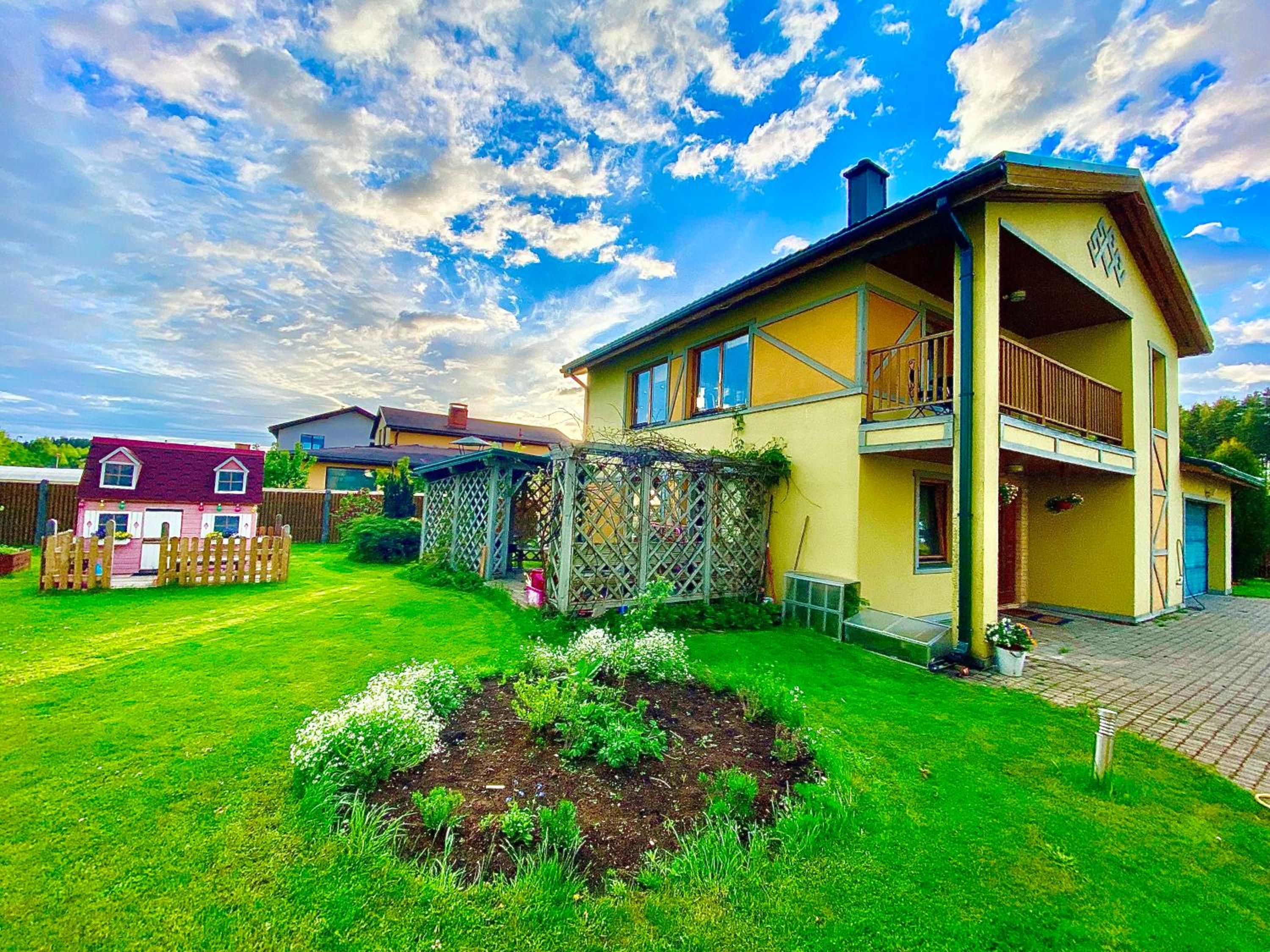 Spacious house with indoor pool & sauna.
