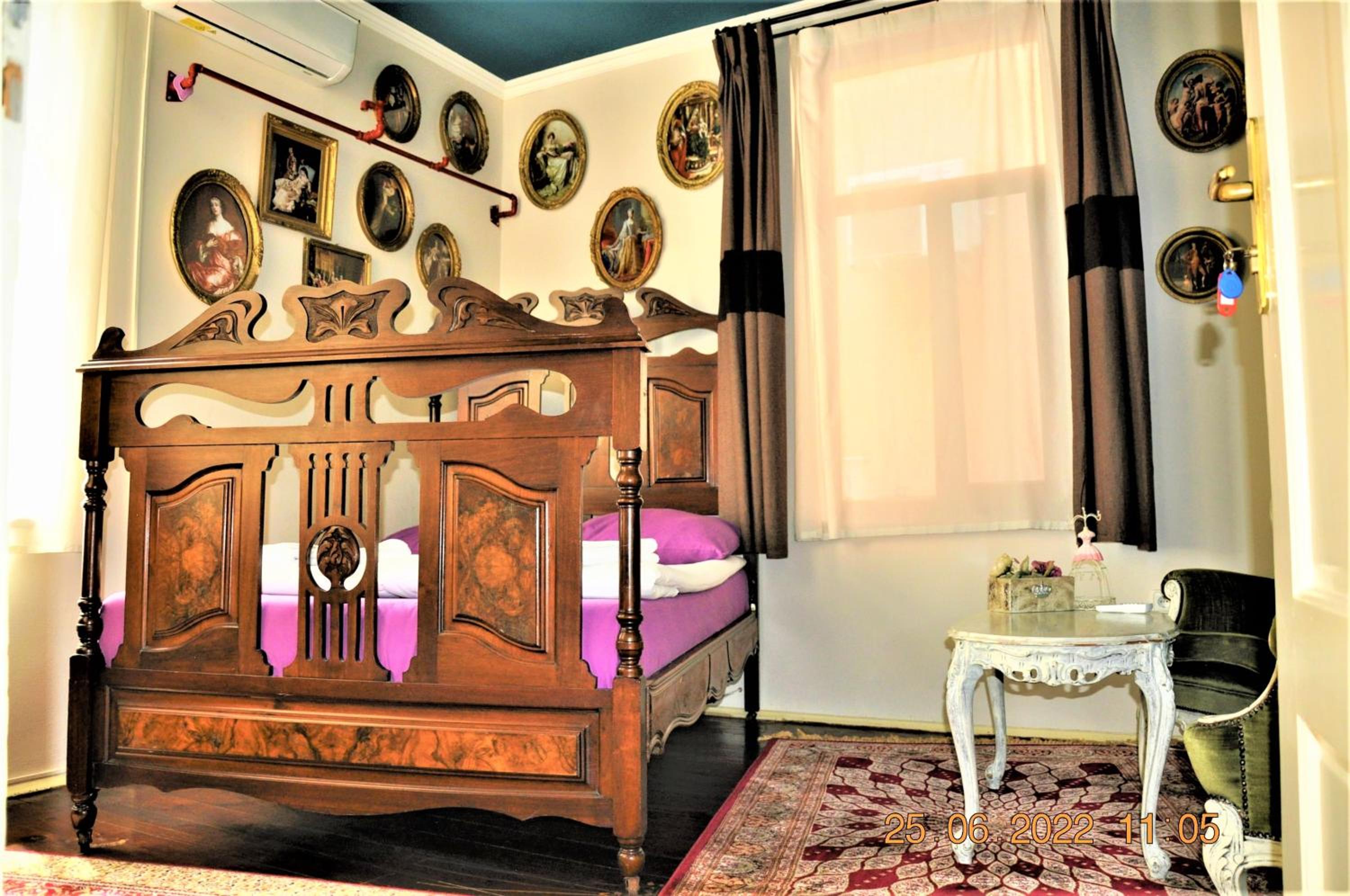 Central House for up to 20 Guests Entire Place
