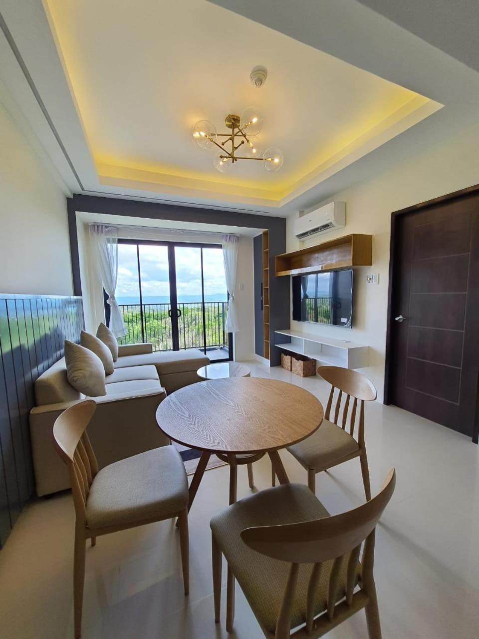 A condo with lake view near Highlands Steakhouse