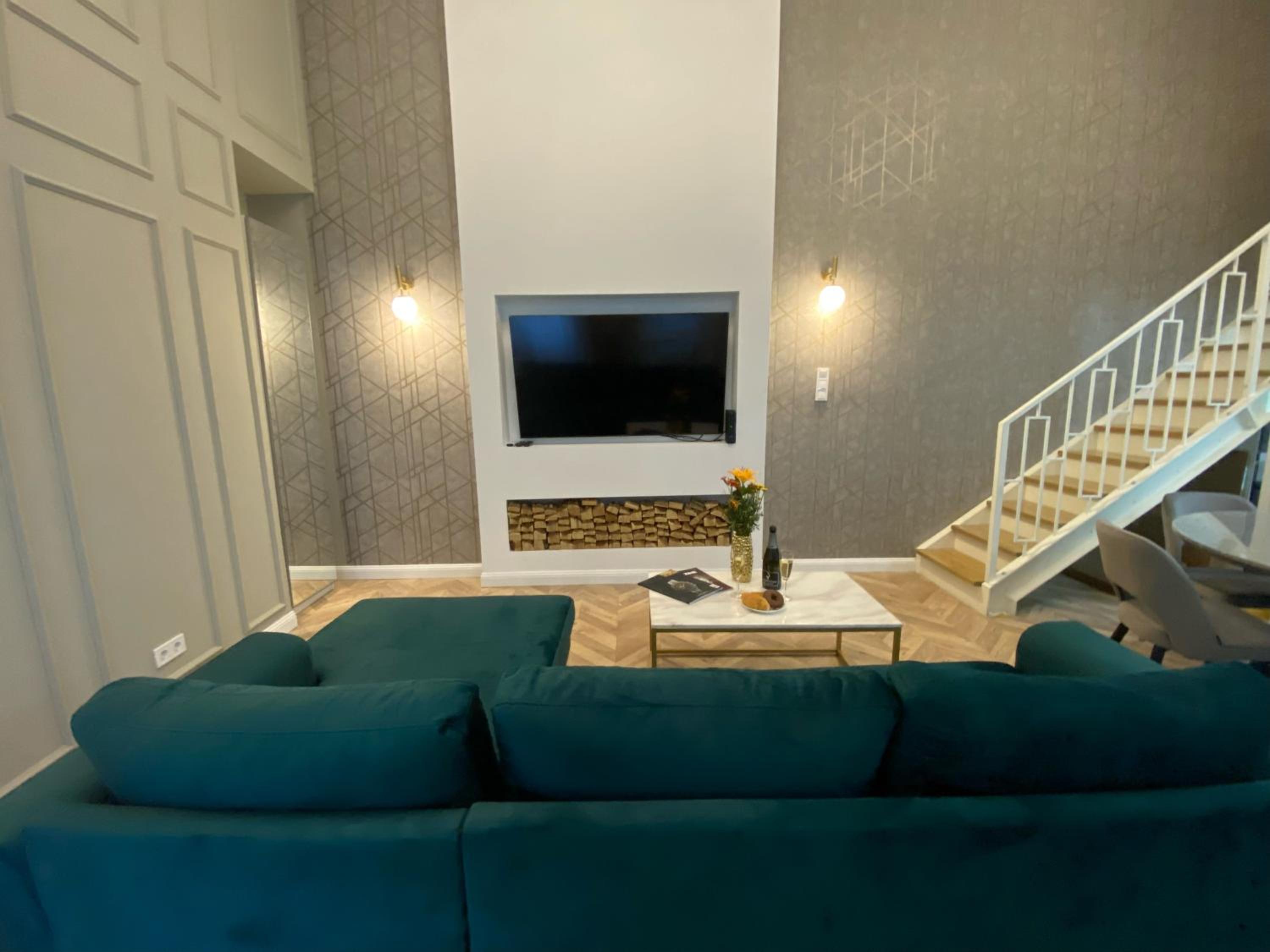 Luxury Exclusive 3 Bedroom DOWNTOWN Apartment view 2