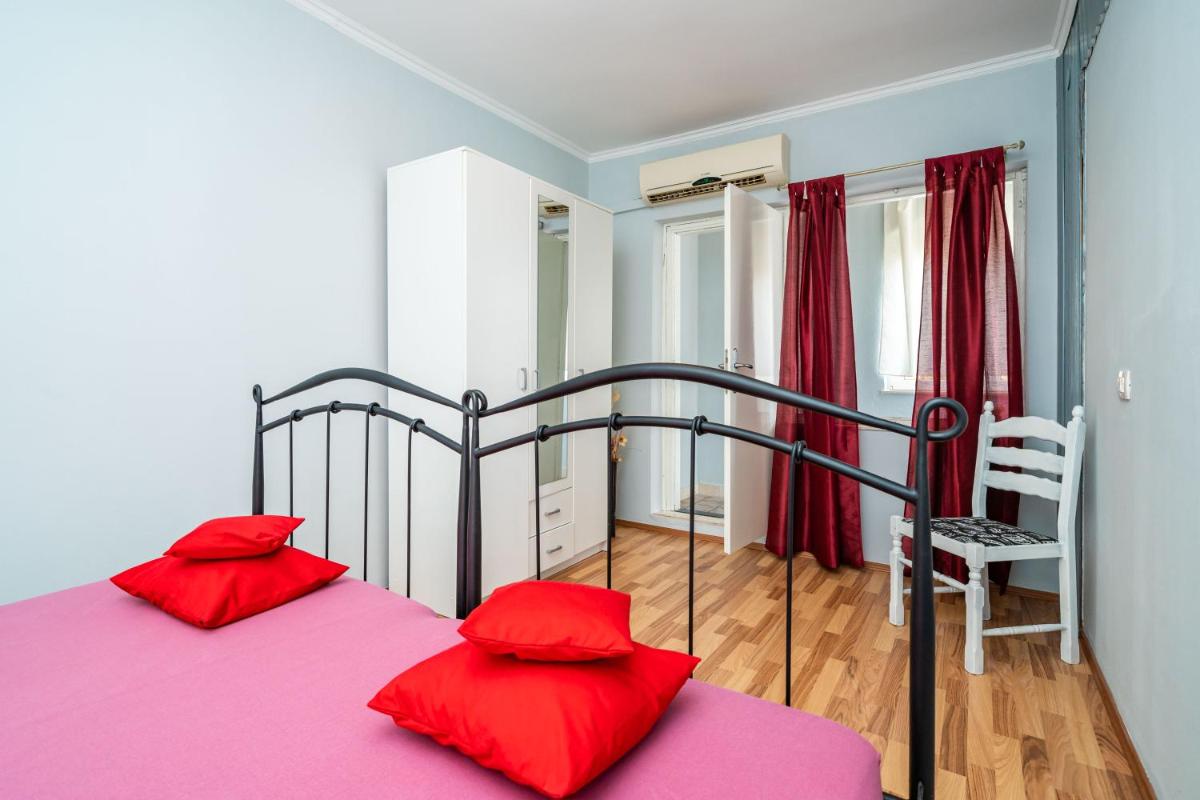 Nostromo Guesthouse with the Sea View