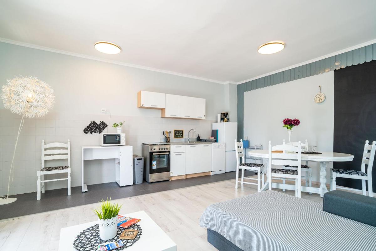 Nostromo Guesthouse with the Sea View