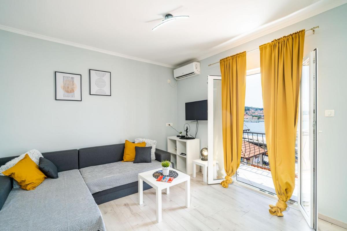Nostromo Guesthouse with the Sea View