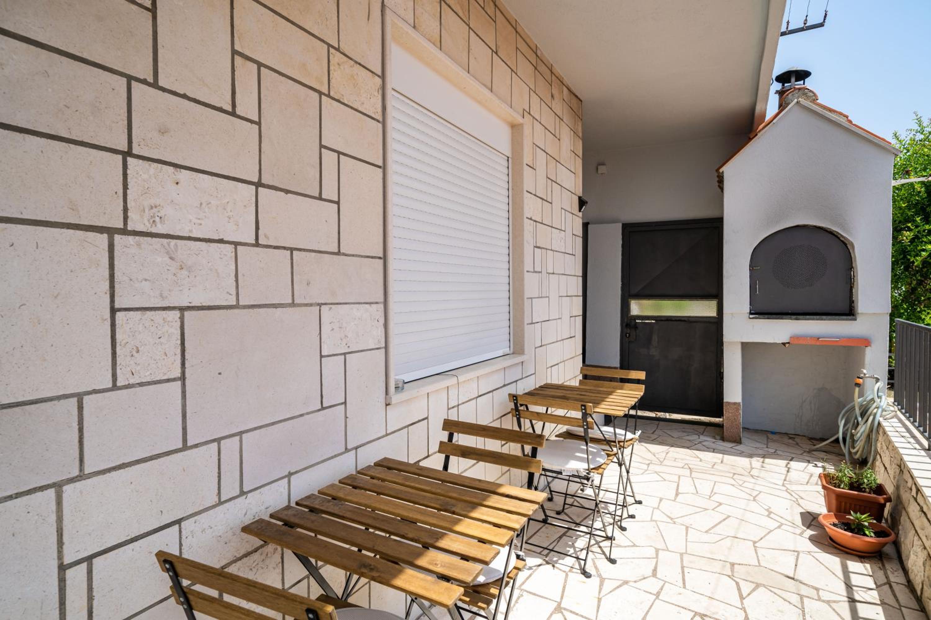 Nostromo Guesthouse with the Sea View