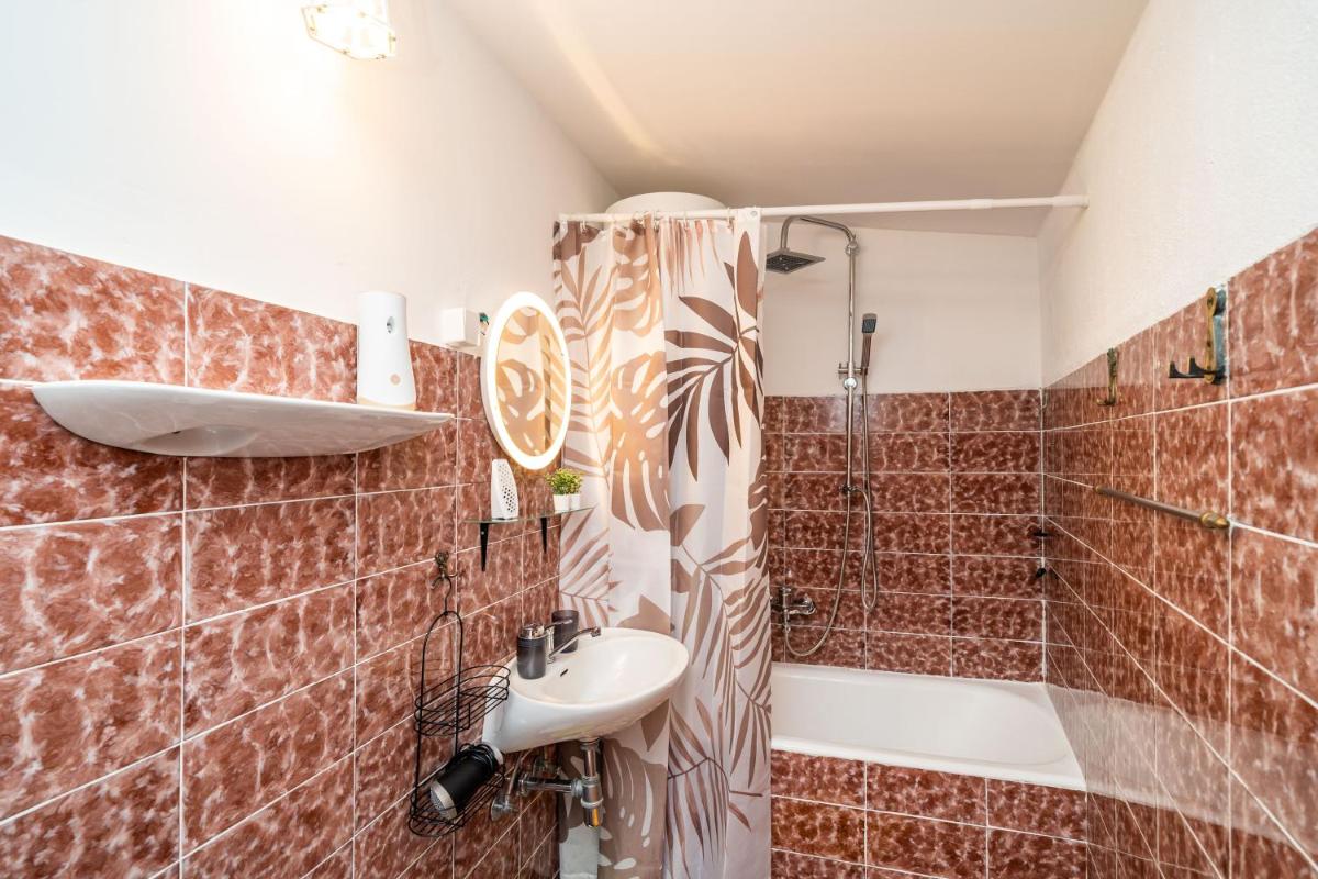 Nostromo Guesthouse with the Sea View