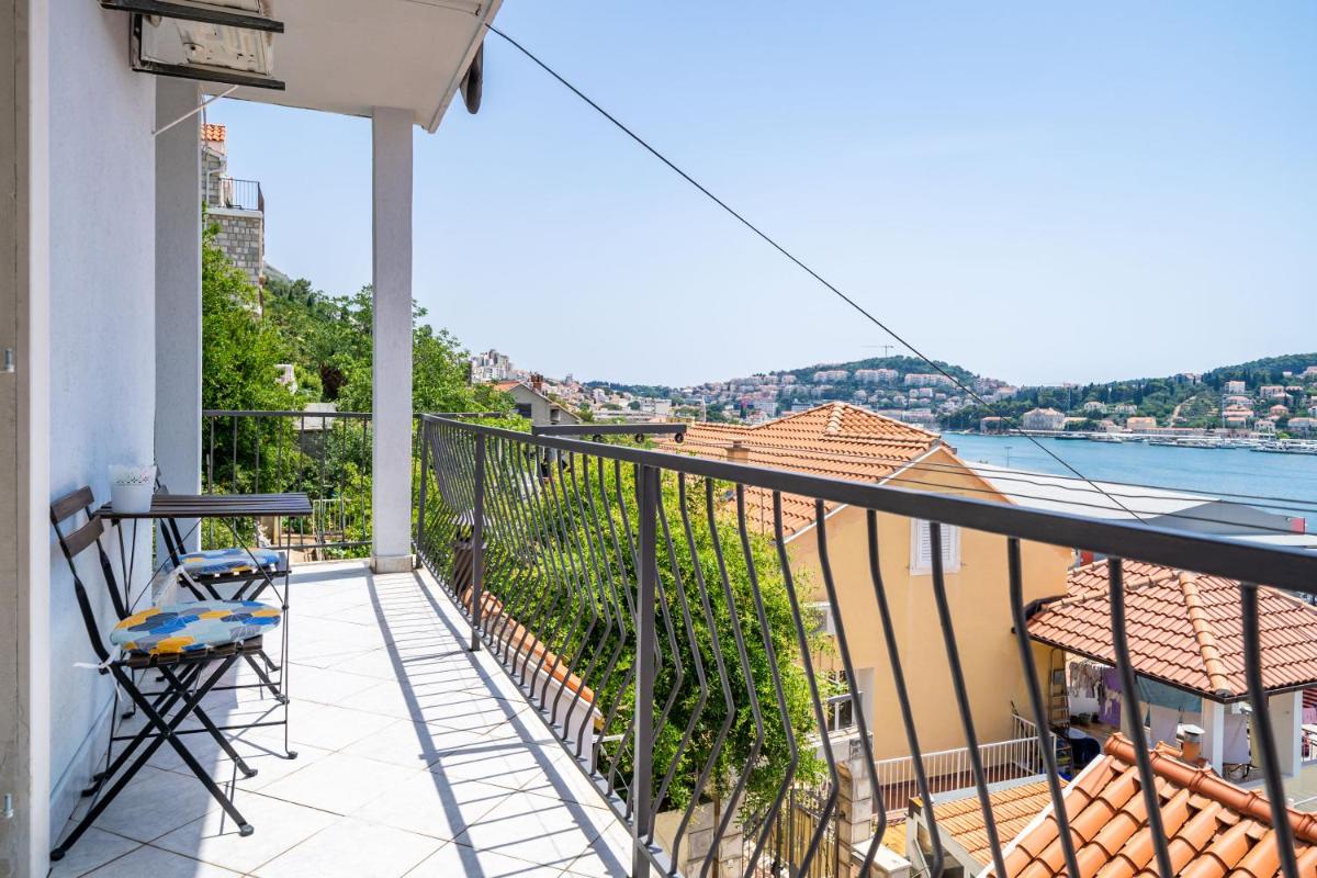 Nostromo Guesthouse with the Sea View