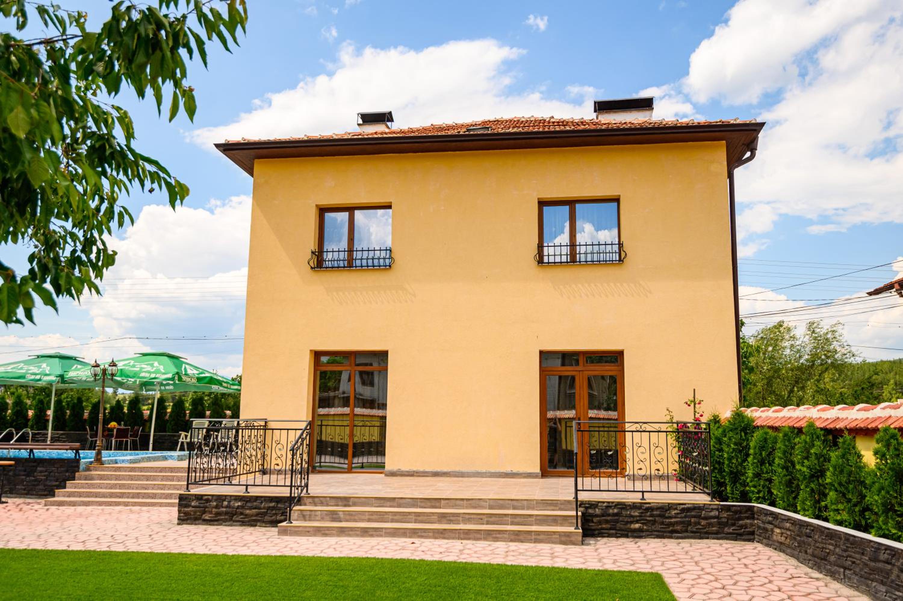 Guest House Dinaya