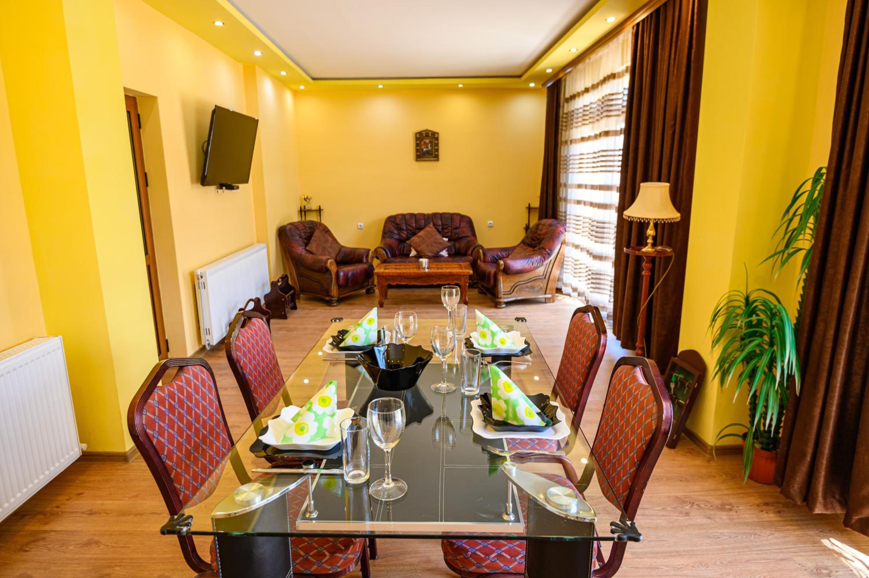 Guest House Dinaya