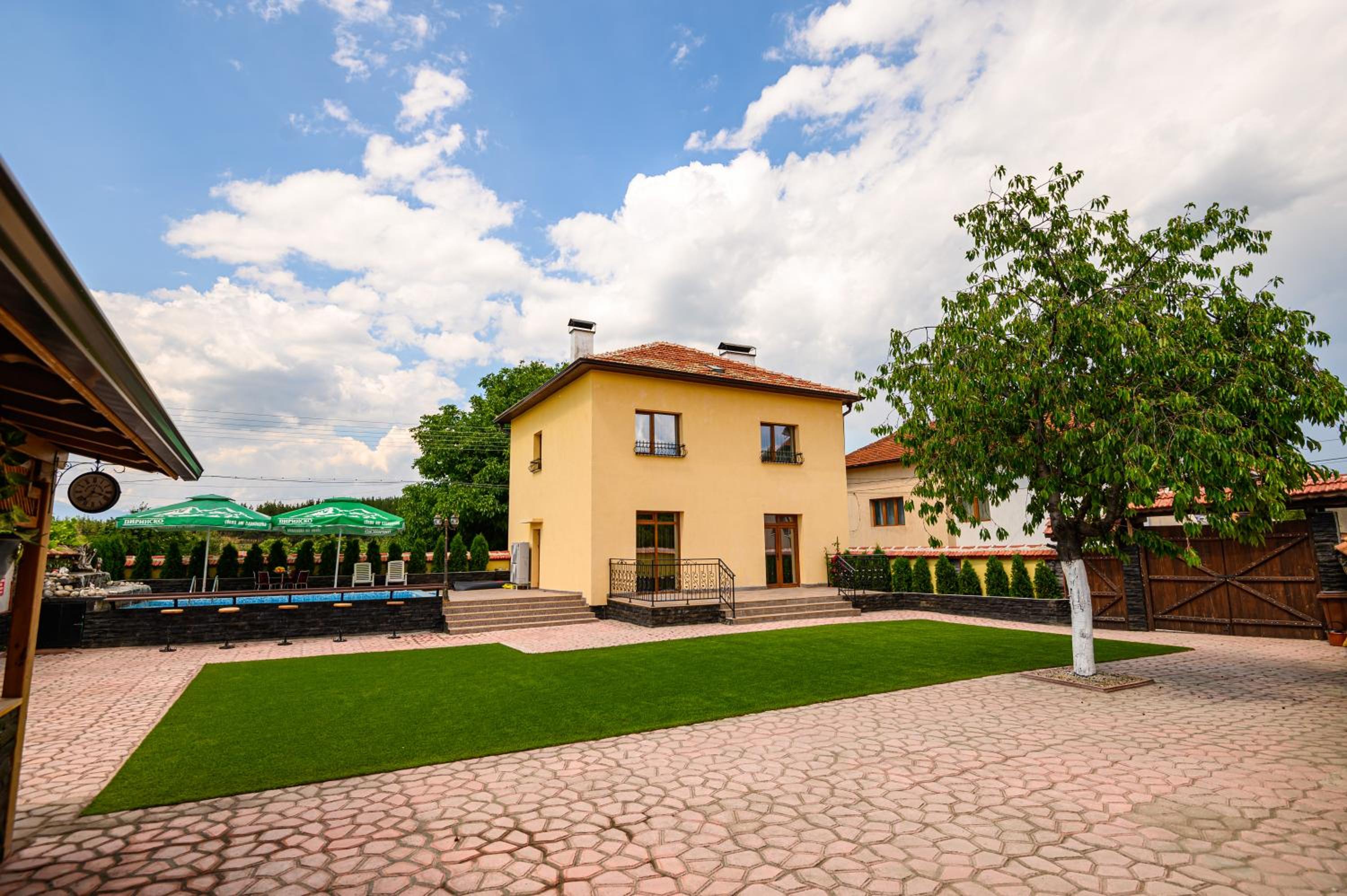 Guest House Dinaya