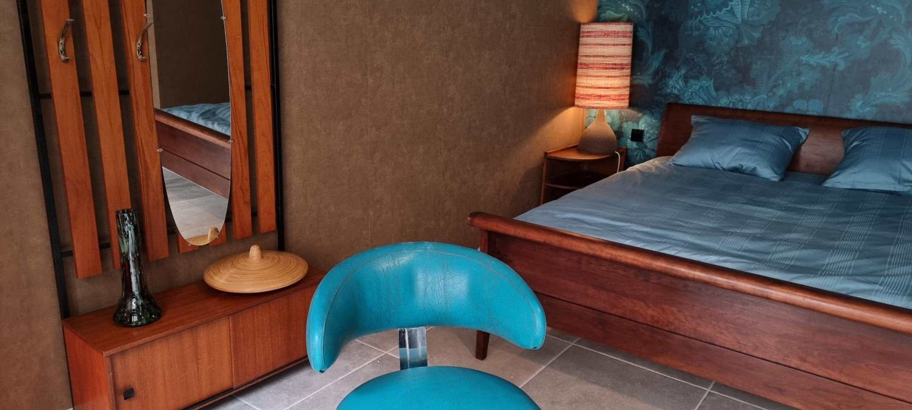 La Chèvre Folle - Lodging in Style with FREE basic breakfast