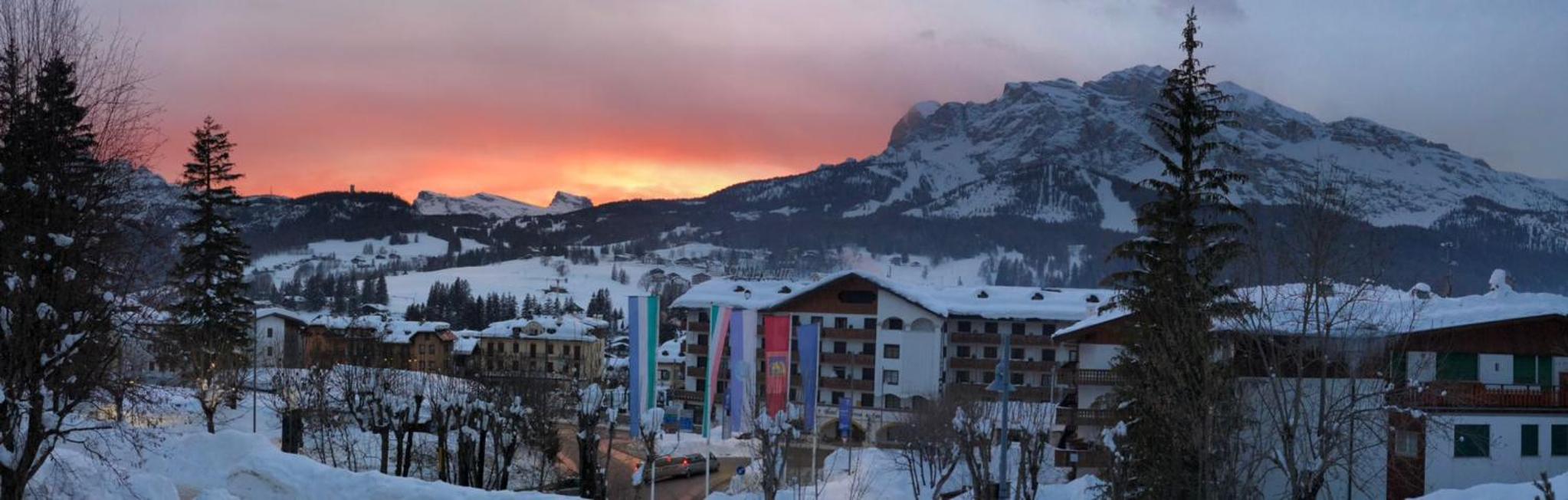 Luxury Panoramic 3BR Apt 2min to Centre 5min to Lifts view 4