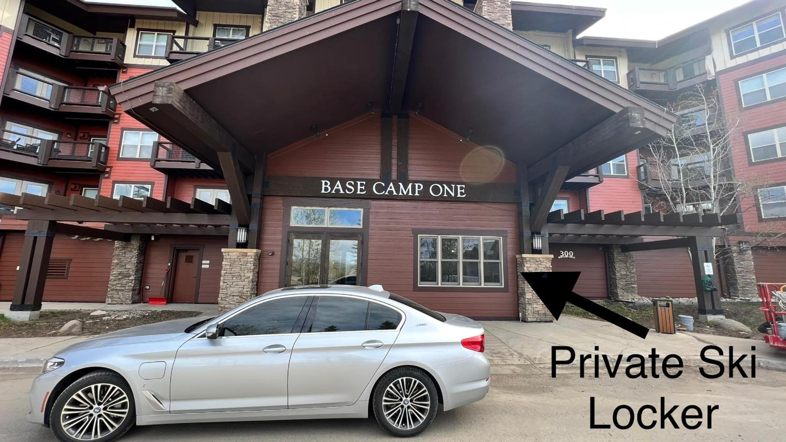 3BD/3BA- Updated Cozy Ski Retreat with Garage at the Base of Granby Ranch view 4
