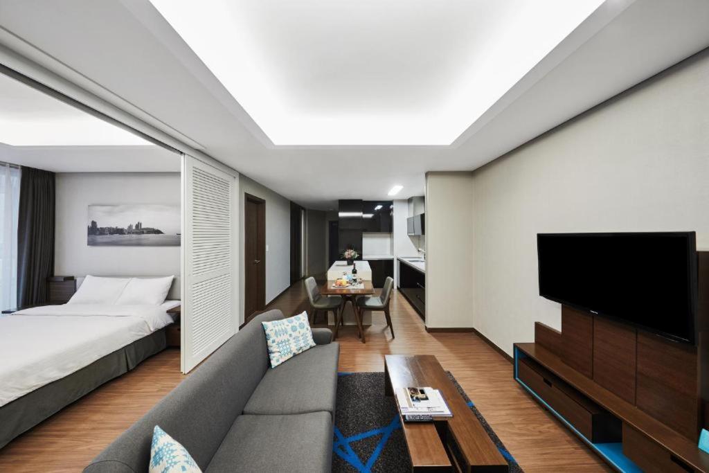 Felix by STX Hotel & Suite