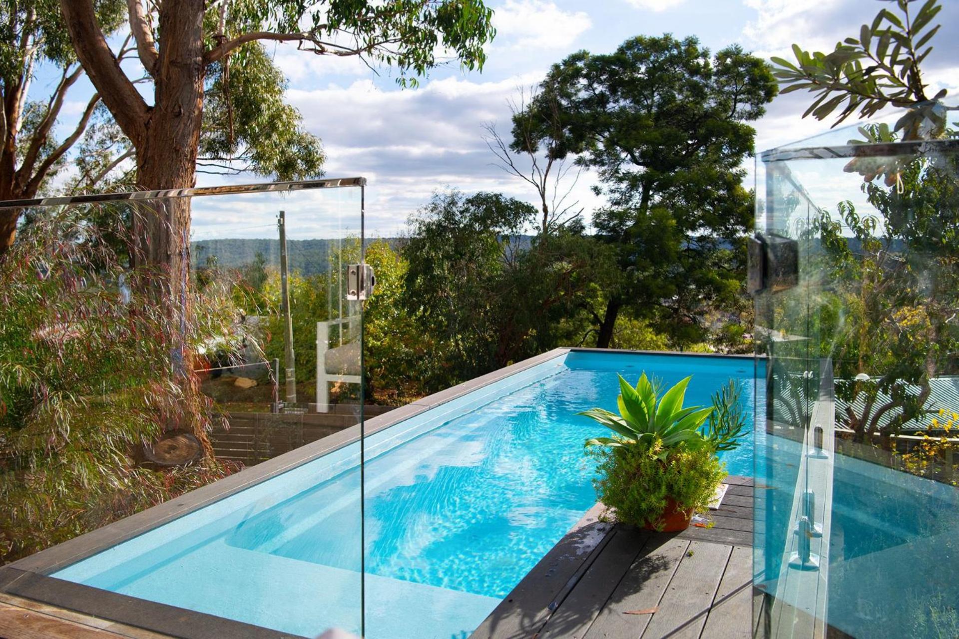 Cornish Hill House - stunning views with pool