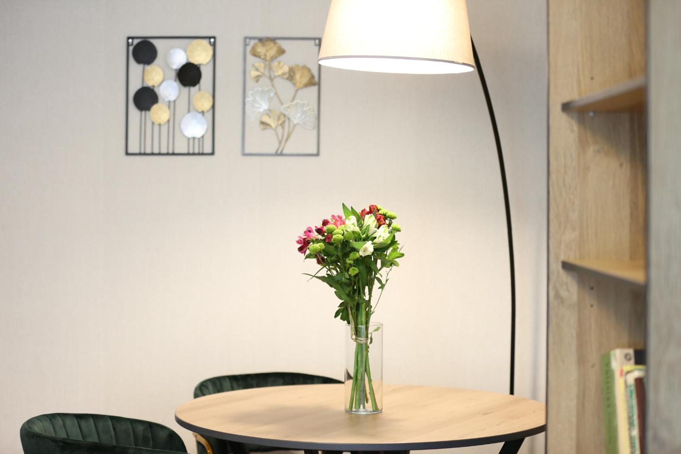 Modern 2 Room Apartment - FREE PARKING - NETFLIX view 5