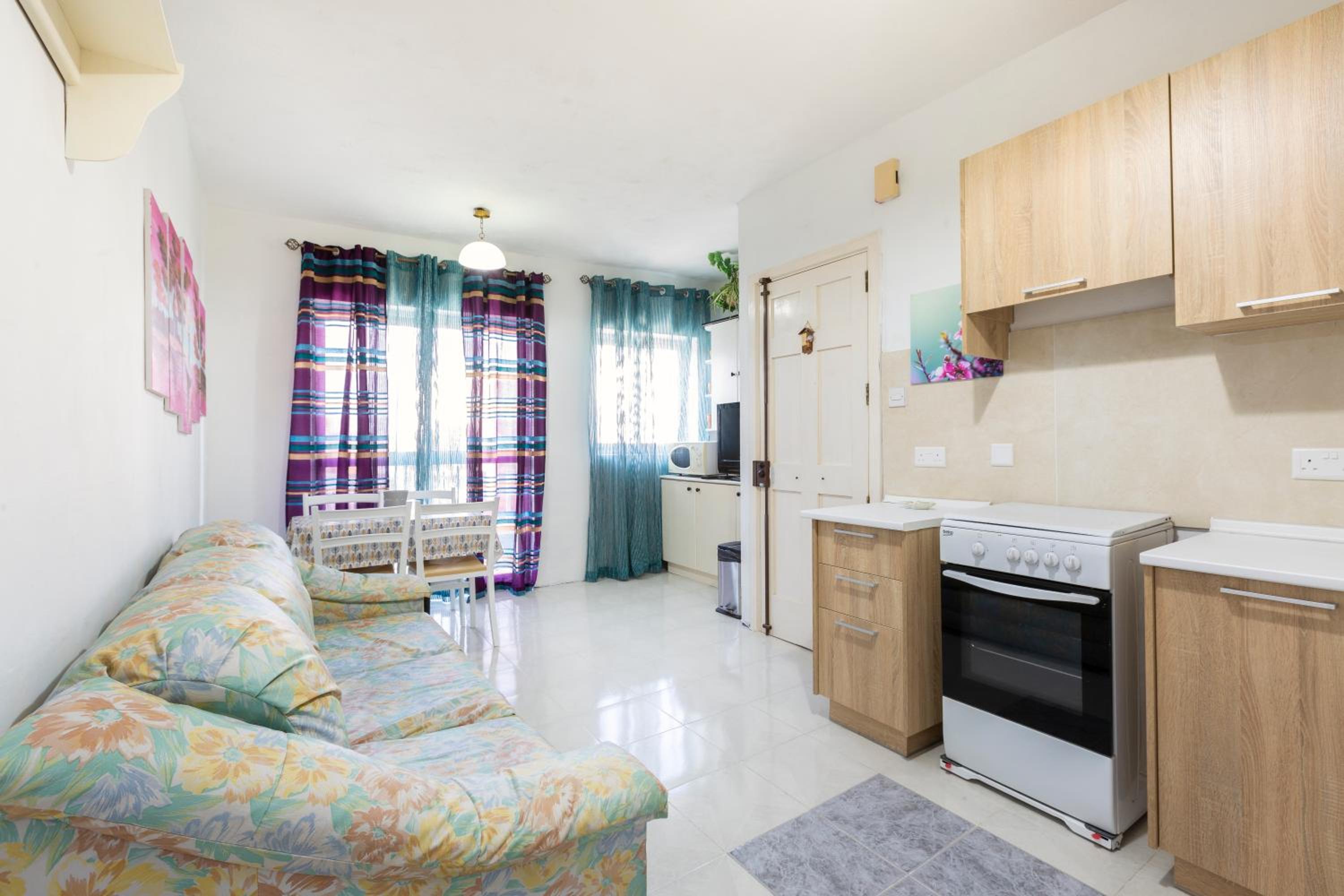 NE1 - Lovely 2 bedroom apartment. Perfect location view 4