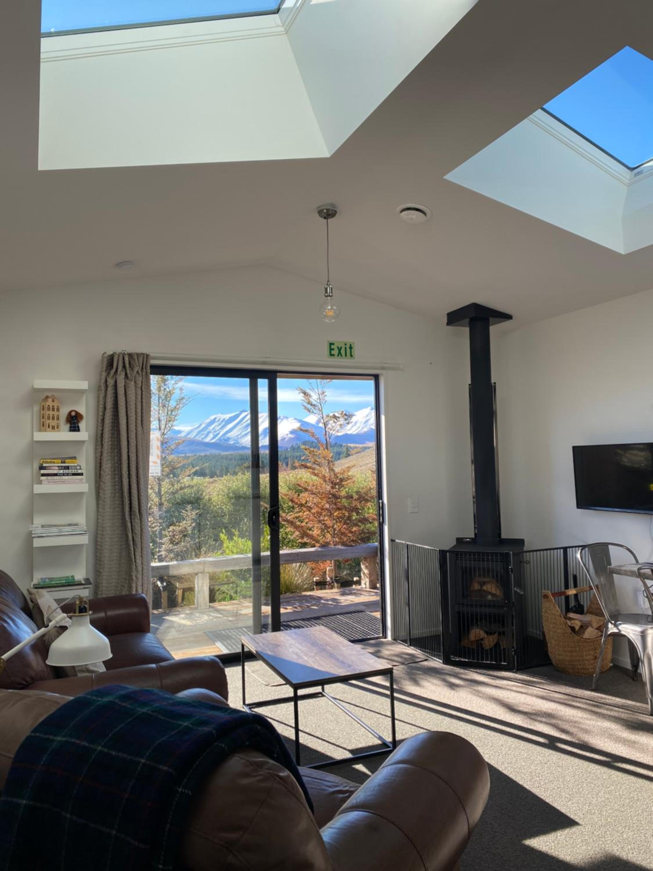 Skylight House with Stunning Outdoor Bath view 3