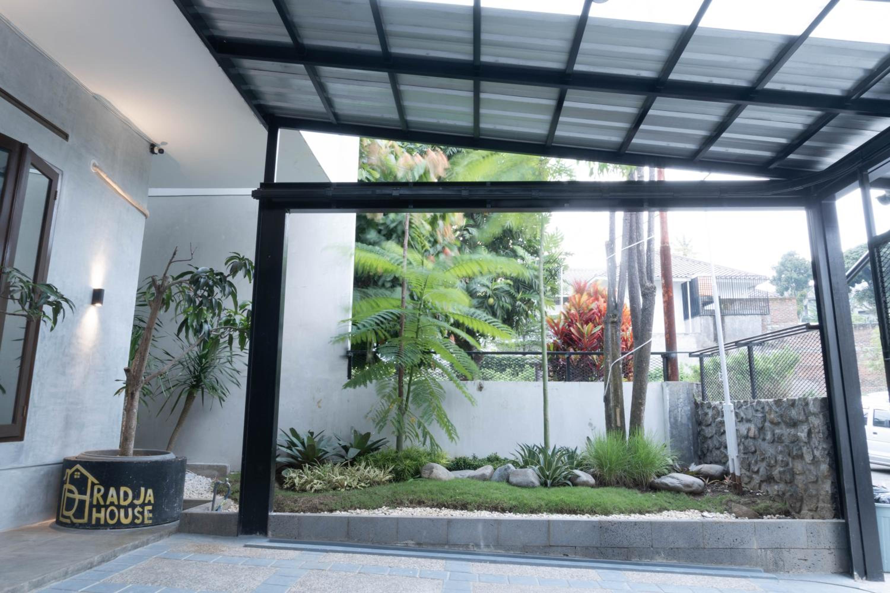 Radja House Cipaku Indah view 4