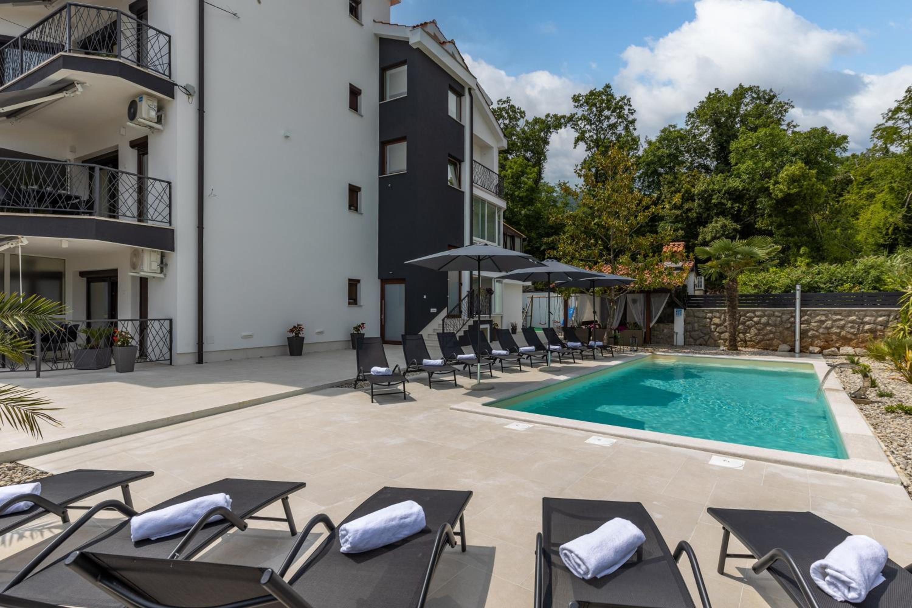 Villa Adriatic Ičići, Apartment Nina with heated swimming pool, ground floor view 5
