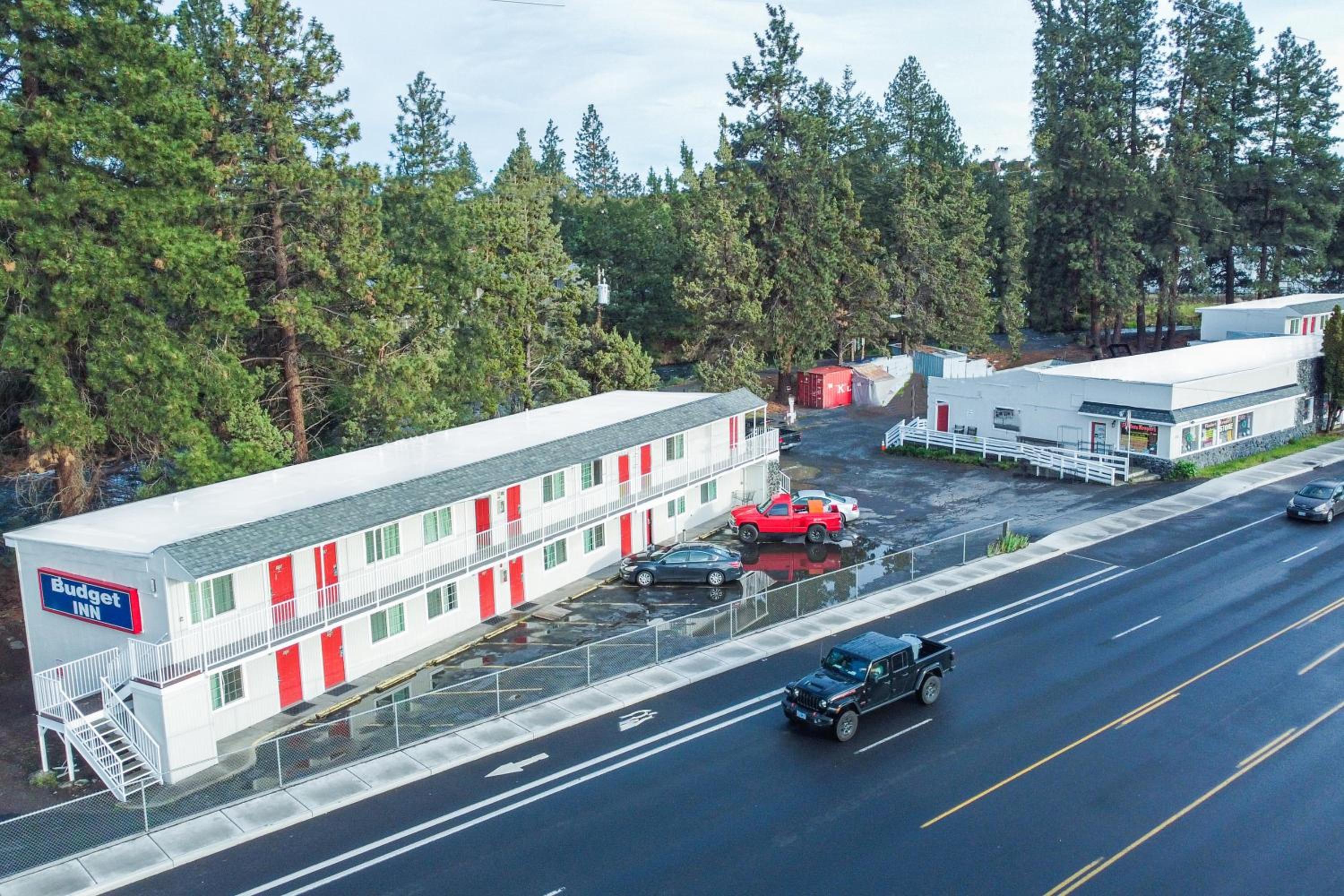 Hotel Budget Inn Bend by OYO - Image 1