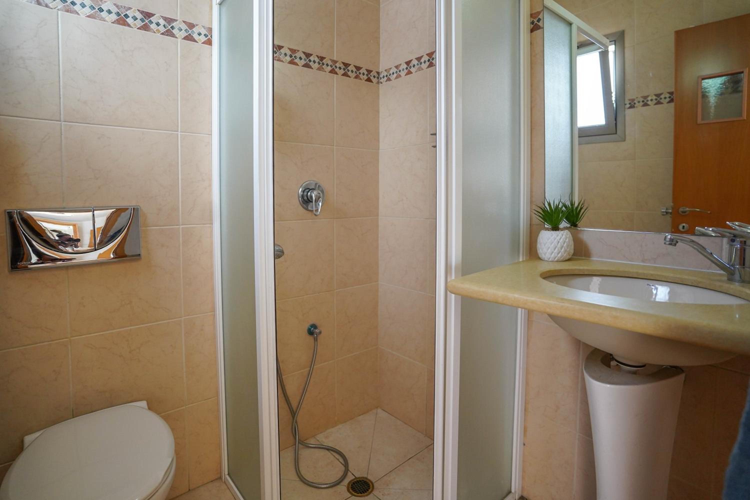 two bed room apartment 5 min walk to the beach view 4