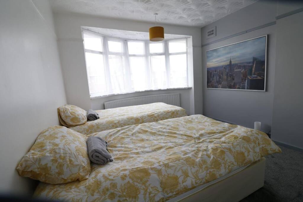 A stylish four bedroom house in wollaton view 5