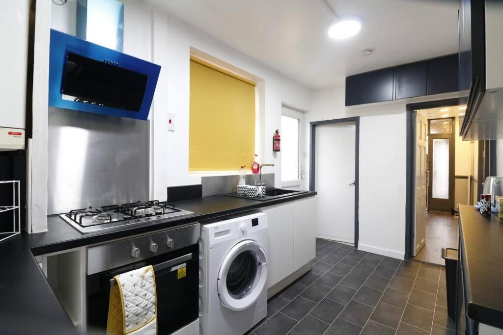 A stylish four bedroom house in wollaton view 2