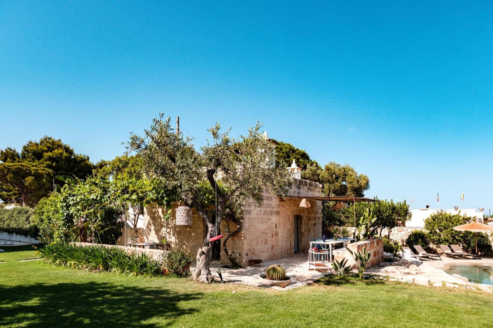 HelloApulia Villa Gemma - Direct access to the sea with private eco pool view 3