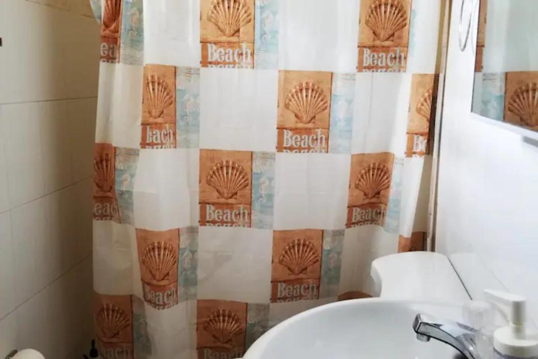 Del Valle Central Casa near Trendy Calle Loiza- one bedroom with queen - Property Image 4