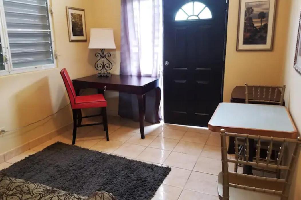 Del Valle Central Casa near Trendy Calle Loiza- one bedroom with queen - Property Image 1