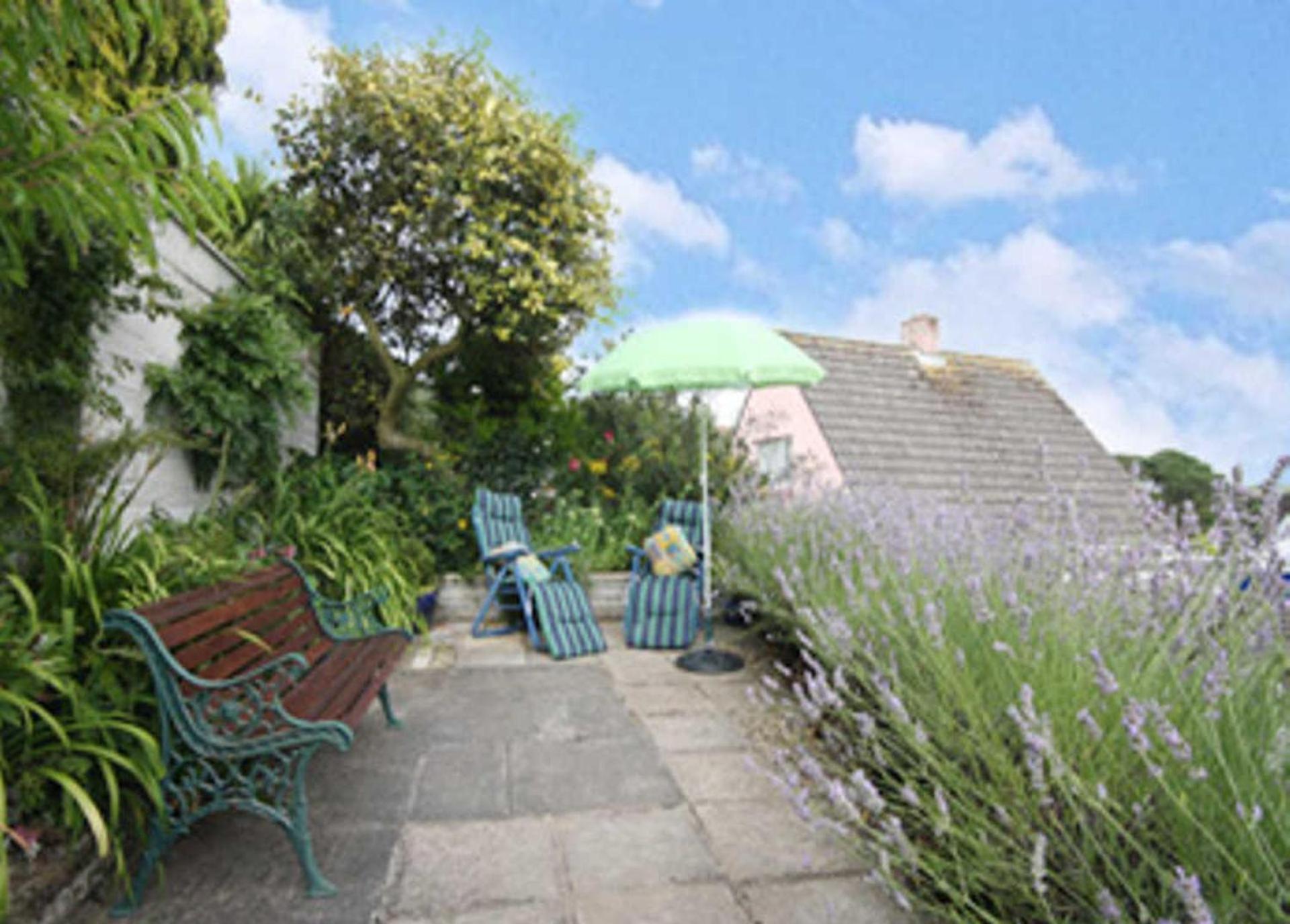 Detached House 2 Bed Sleeps 4 Parking