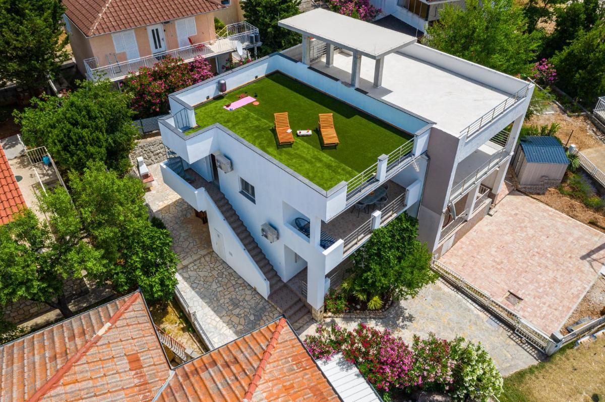 Hotel Villa Helena Rovanjska - Image 1