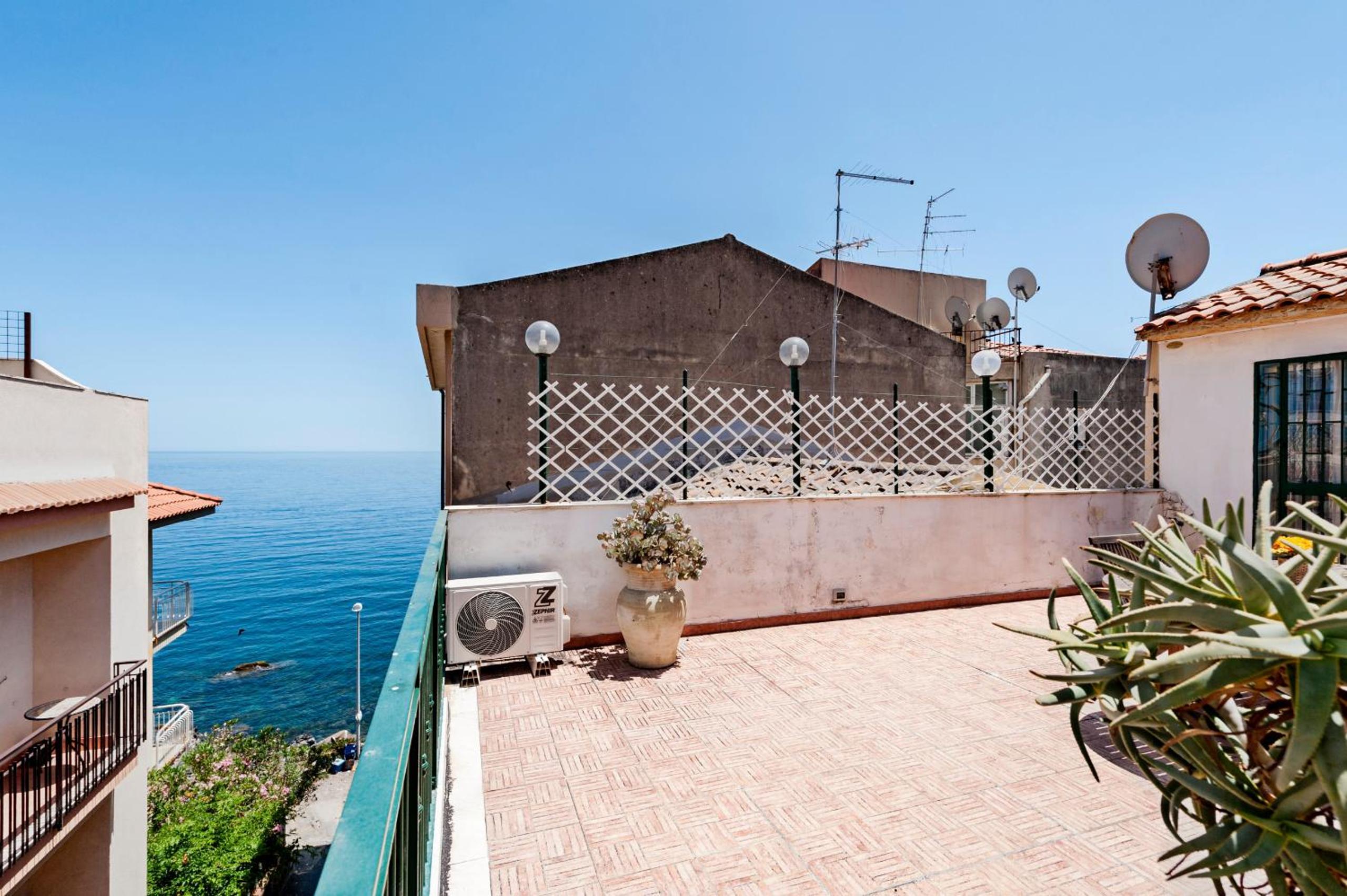 Sunrise Apartments by Wonderful Italy photo 2