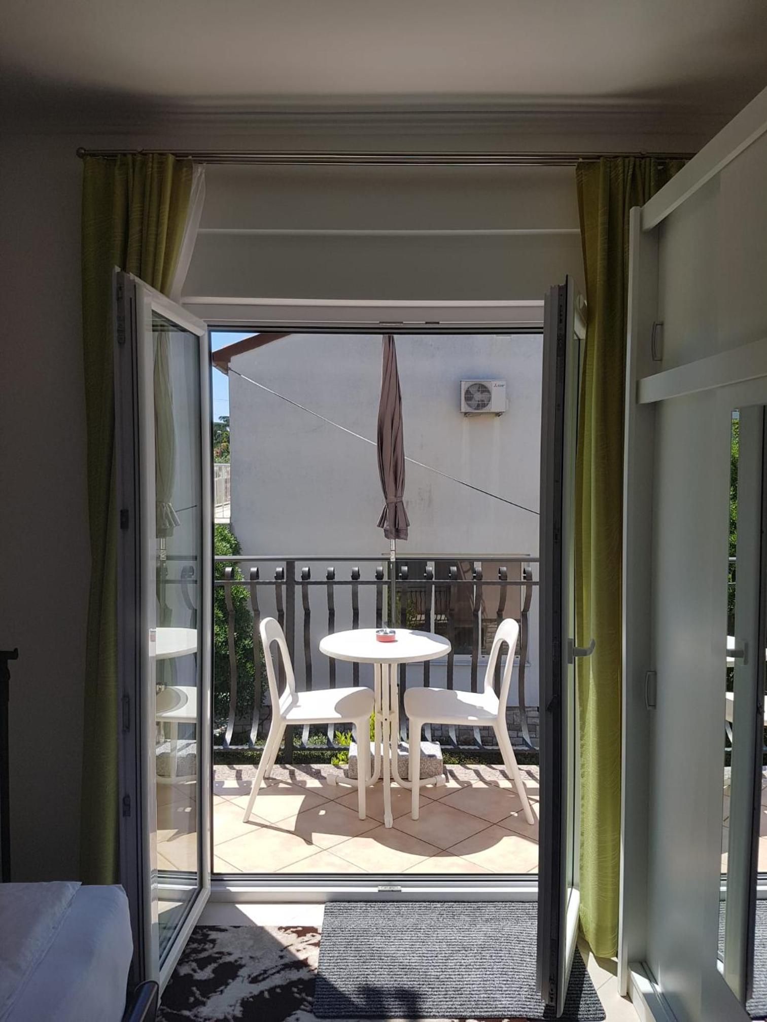 Apartment mit Balkon