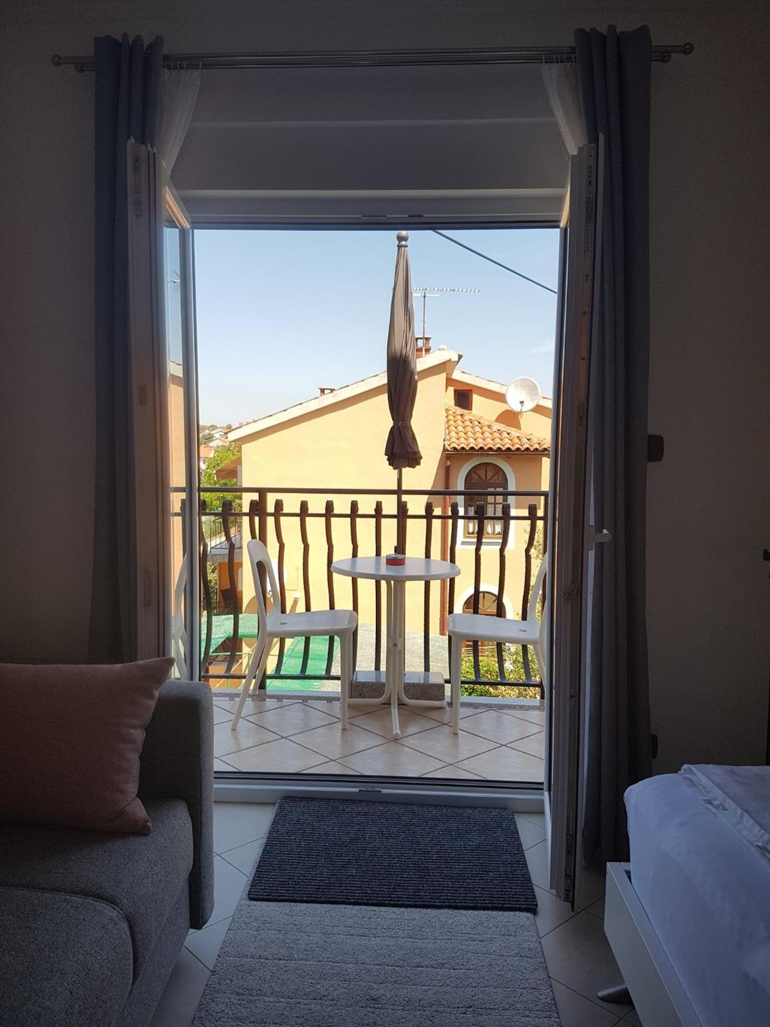 Apartment mit Balkon