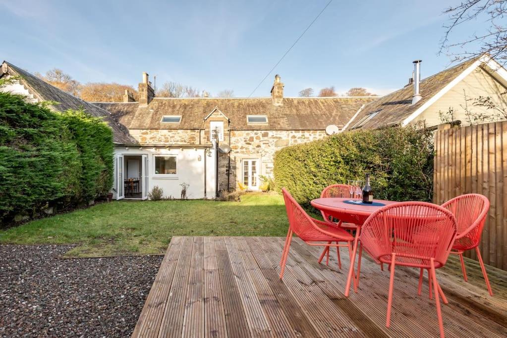 Charming Cardoon Cottage in beautiful village view 3