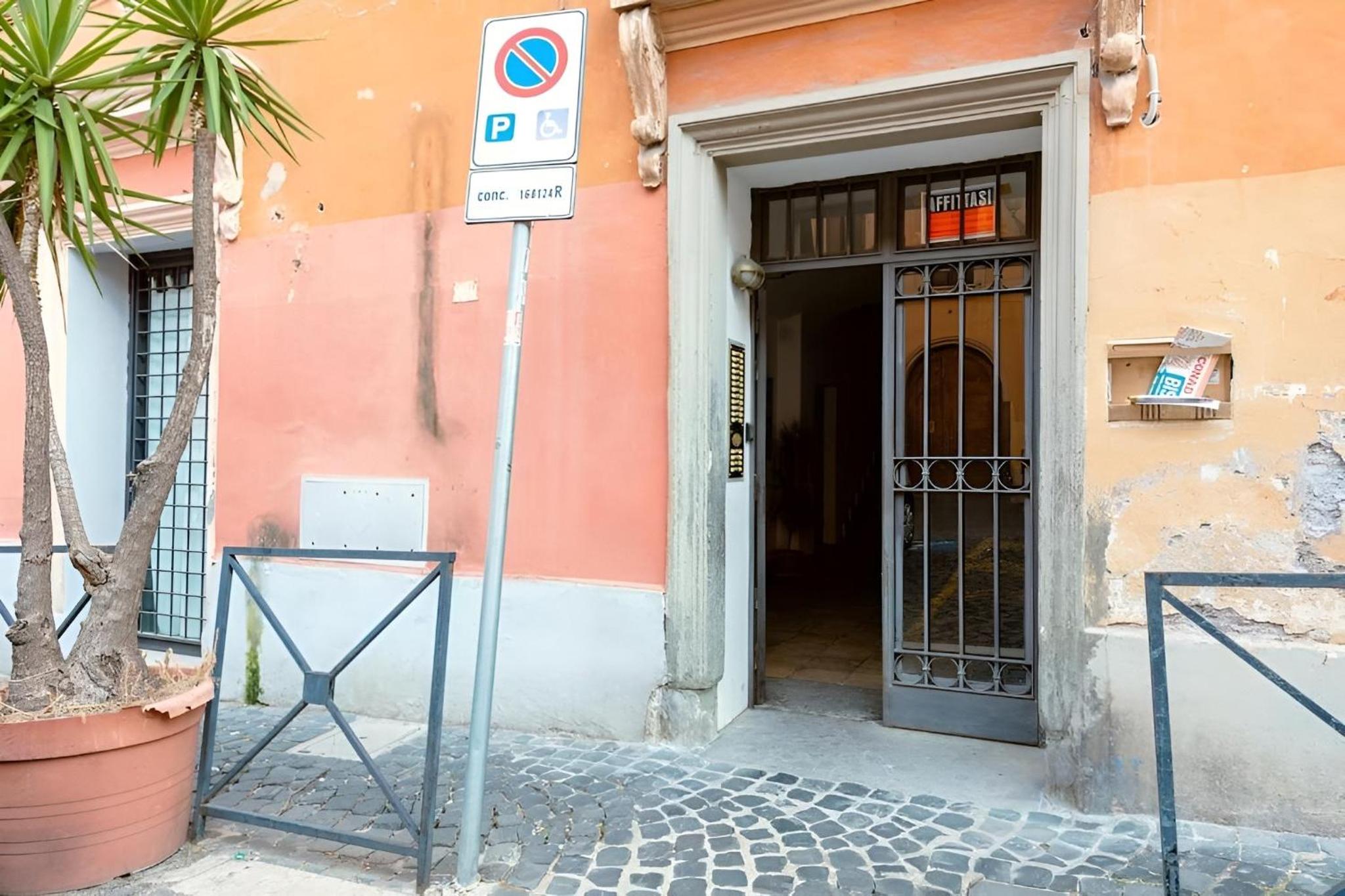 Giulia Apartment in Trastevere