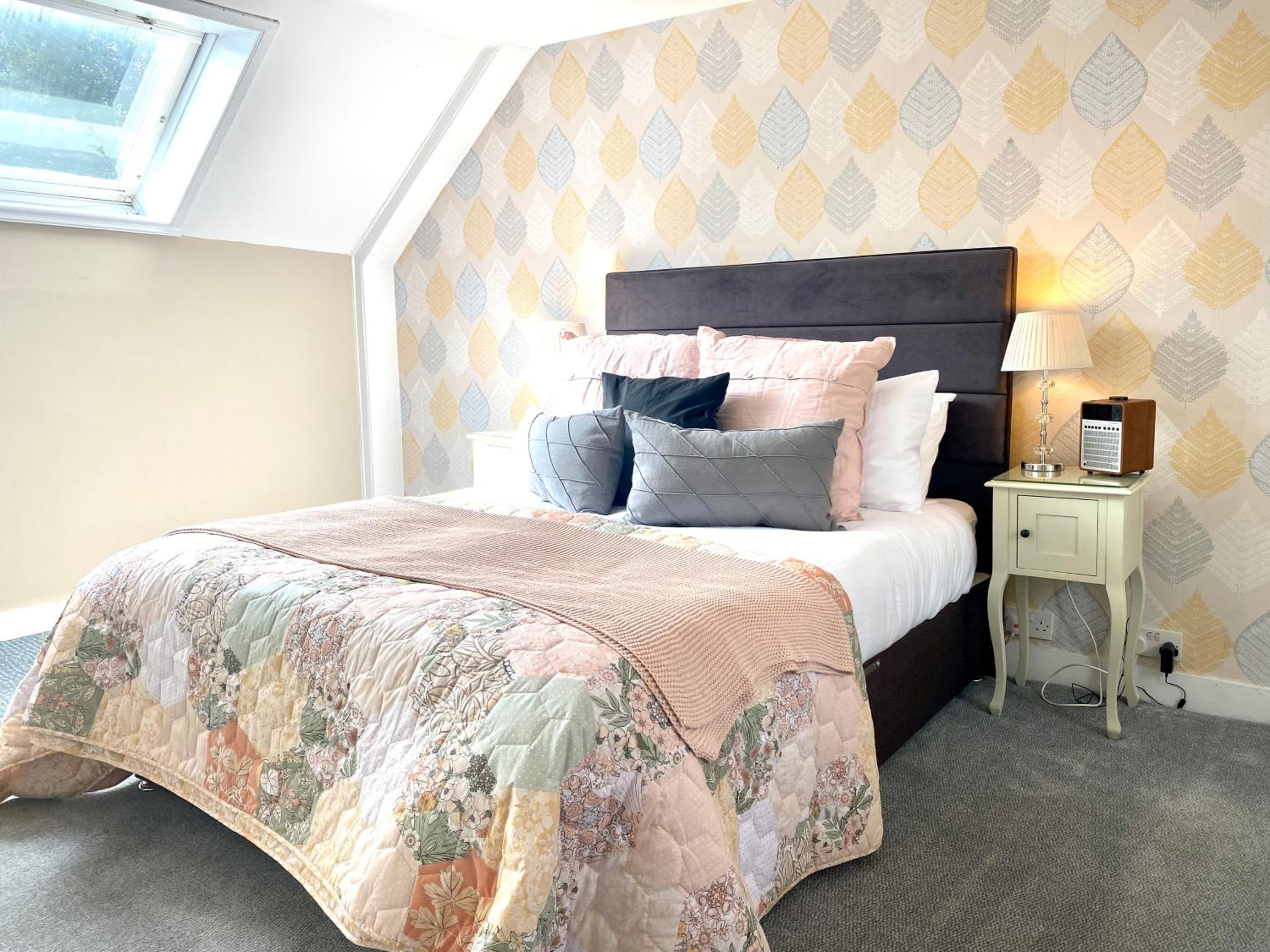 Charming Cardoon Cottage in beautiful village view 2