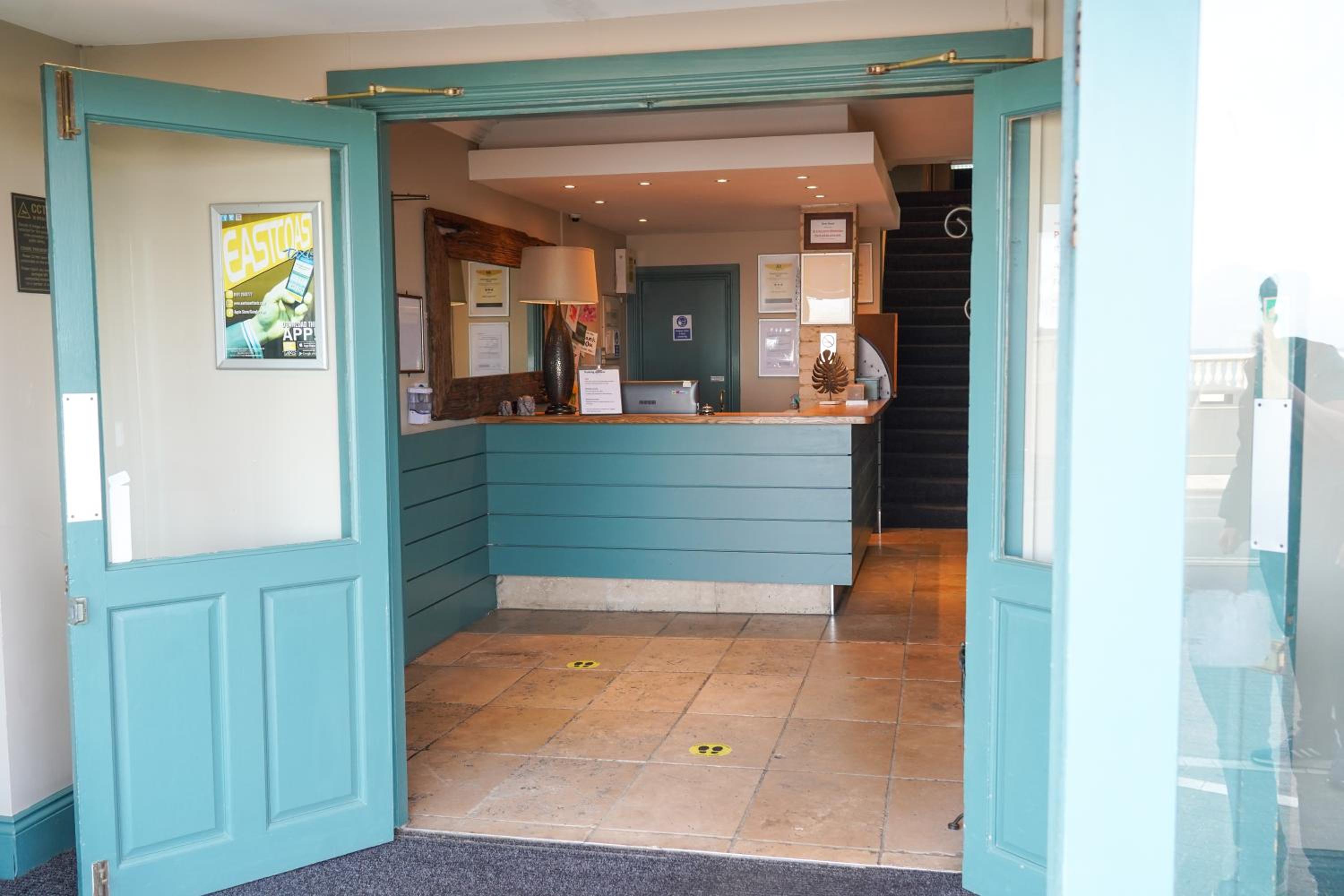 Whitley Bay Vacations - The Royal Hotel - Property Image 4