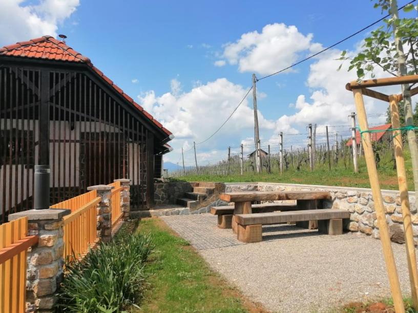 Vineyard Cottage Maleric with Pool Access