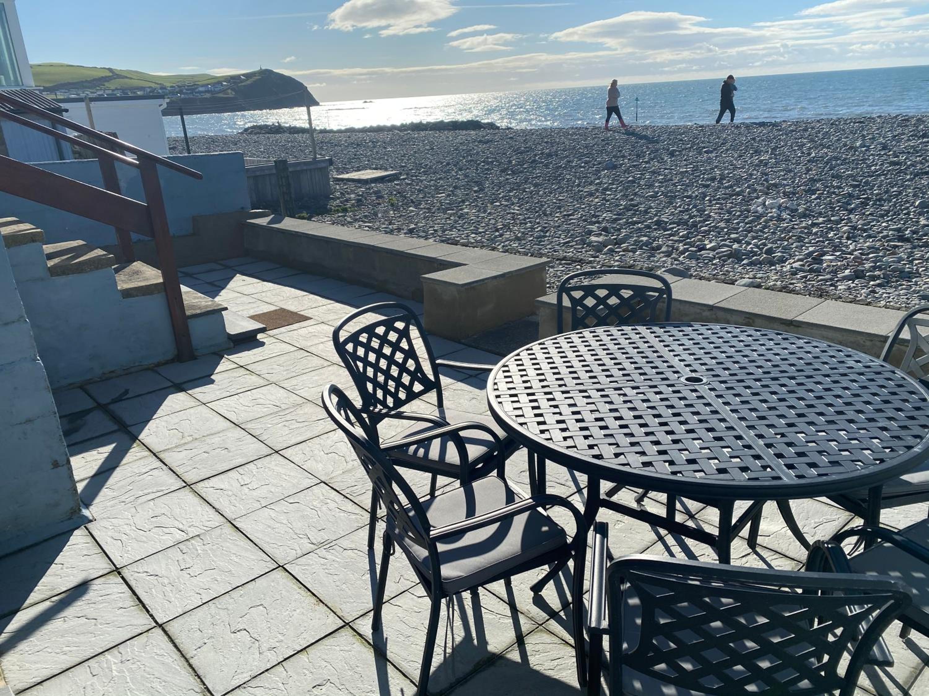 Borth family house on the beach sleeps 7 view 2