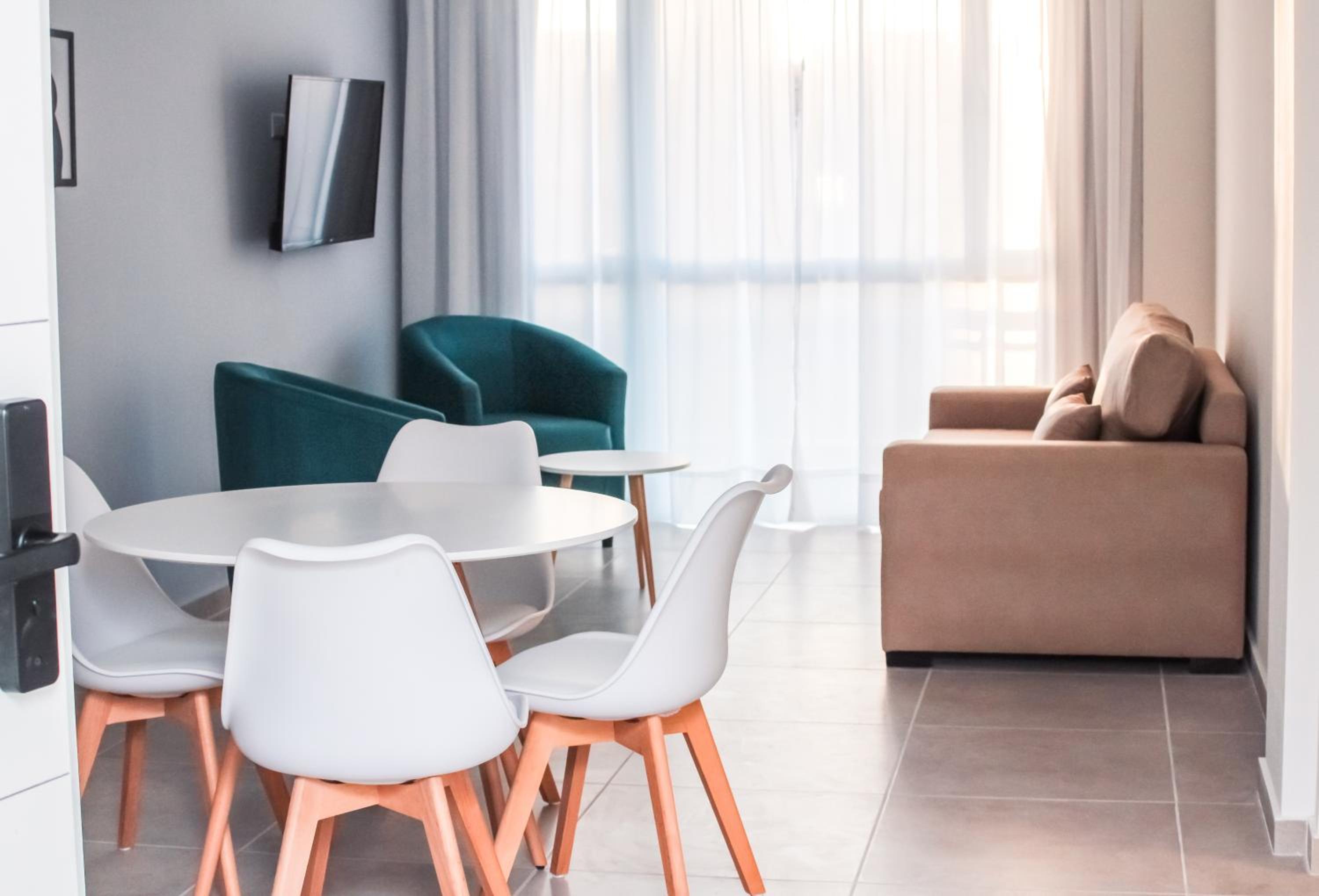 Ramada Residences by Wyndham Puerto Madryn CQ Mitre