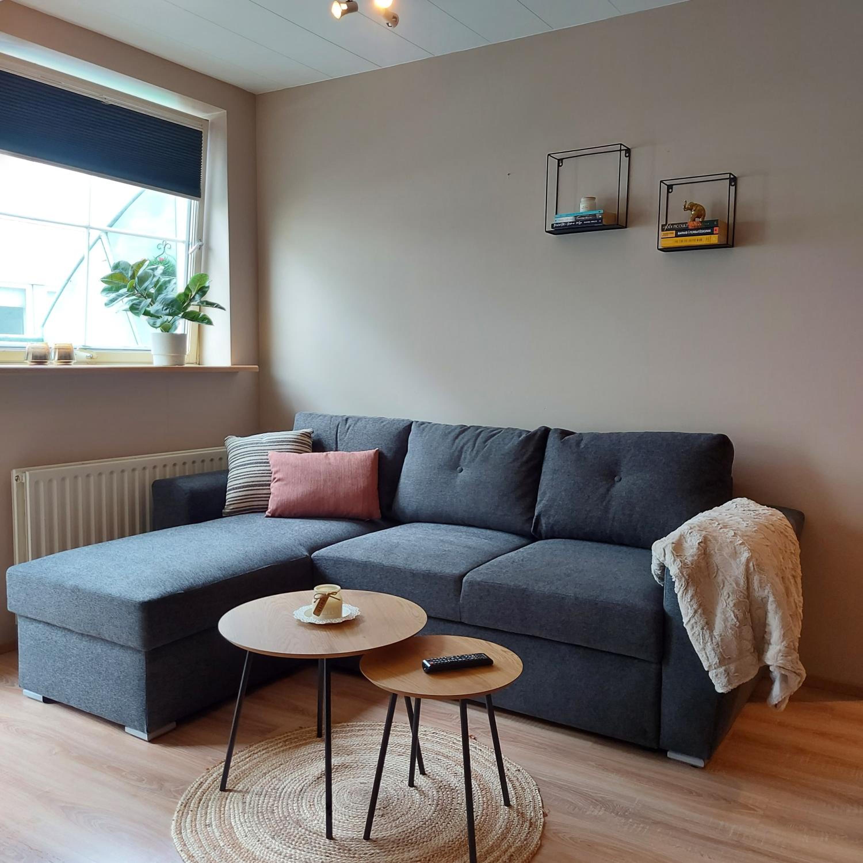 H3 apartment - cozy downtown apartment view 5