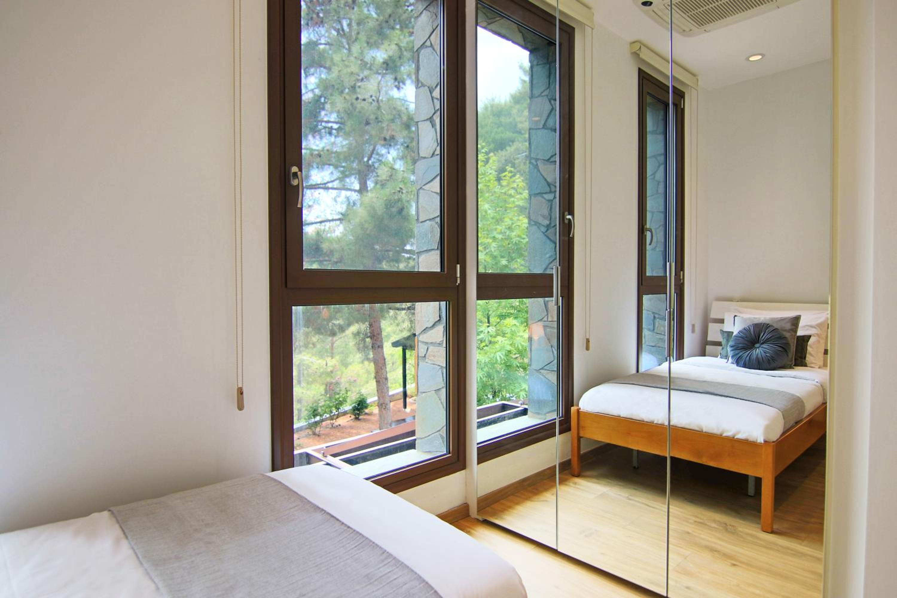 Phaedrus Living: Forest View Luxury Villa Chantara view 2
