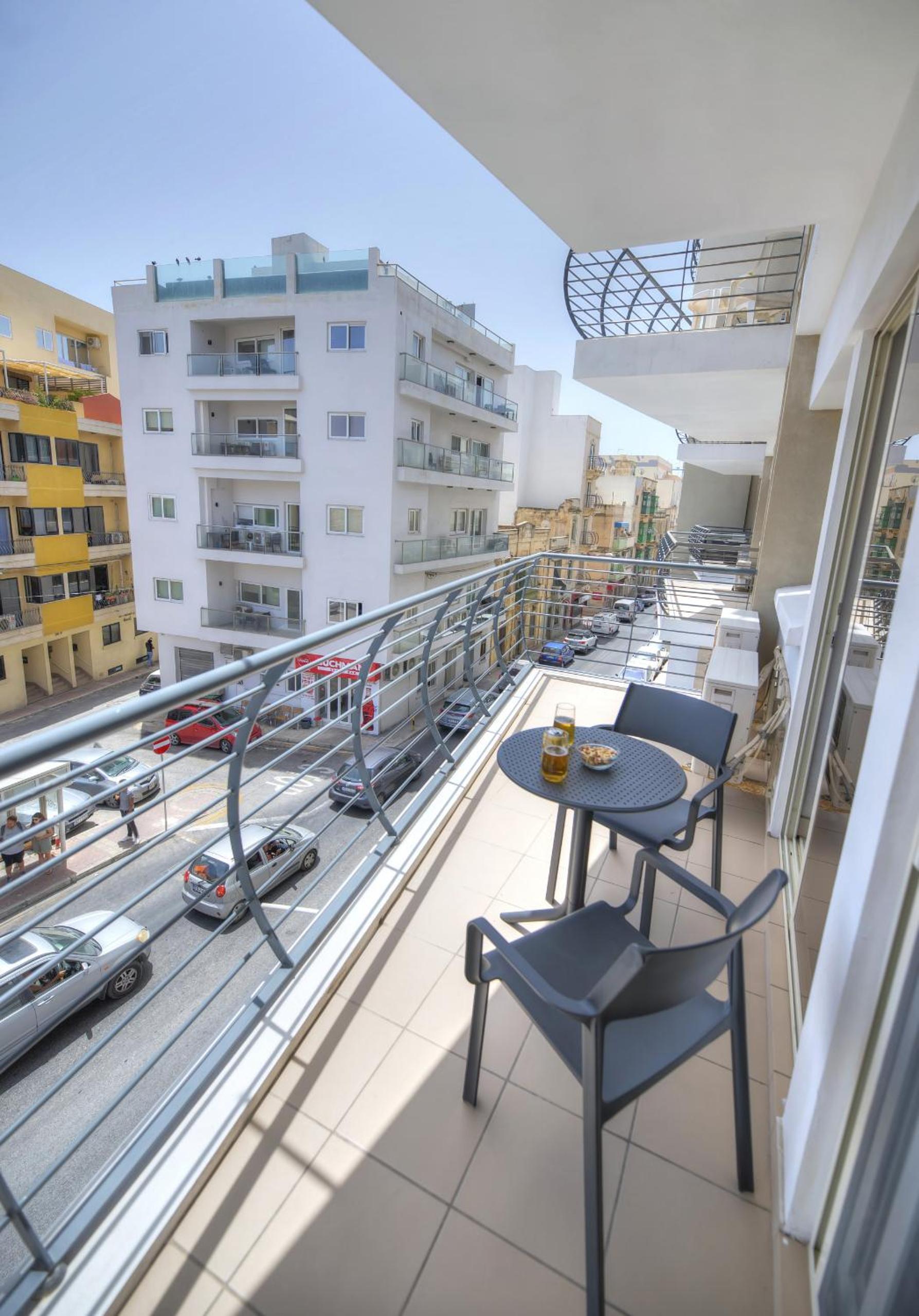 Centrally located and tastefully furnished one bedroom apartment CKNI1-1 photo 4